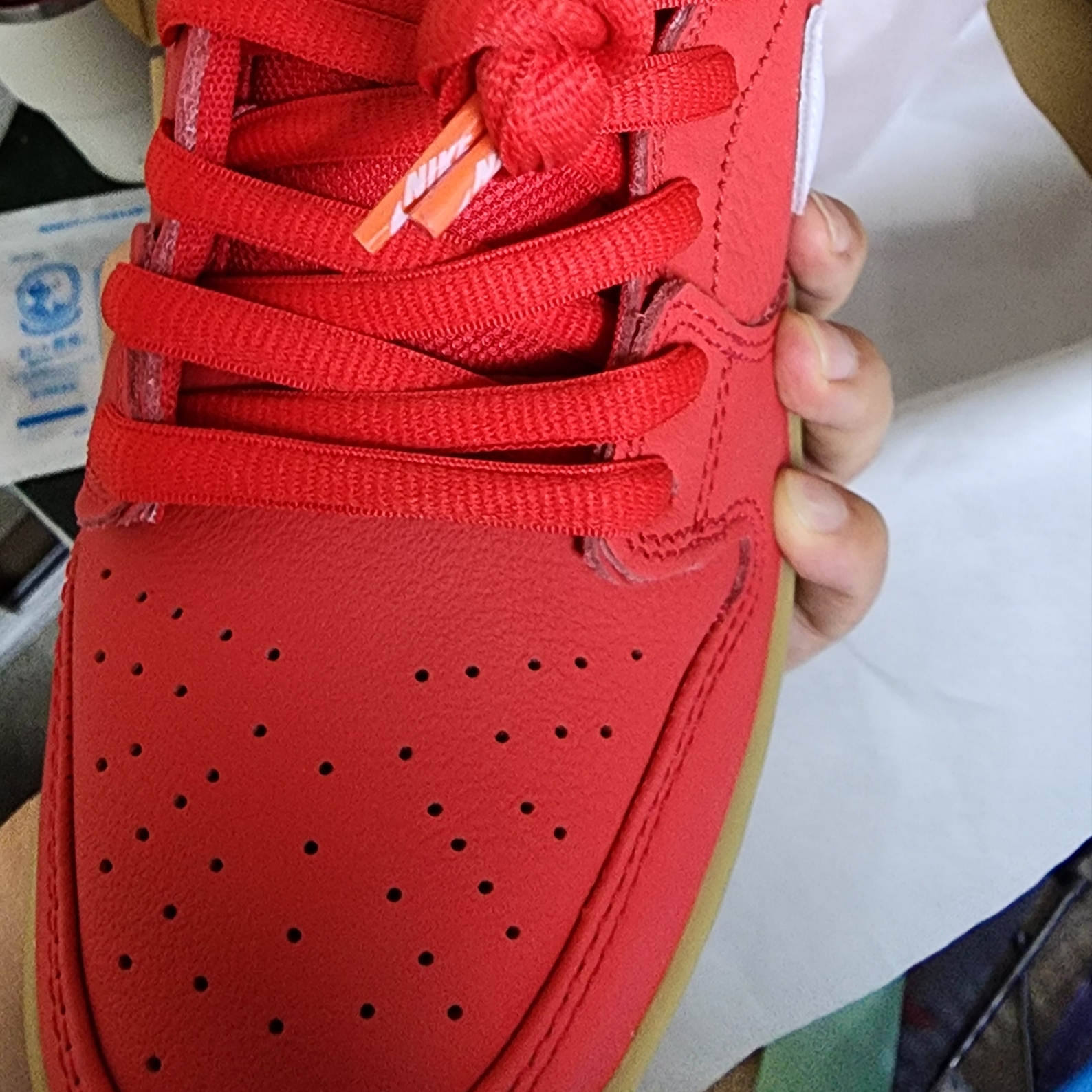 Nike SB Dunk Low Pro University Red White 착용 스타일 - 3