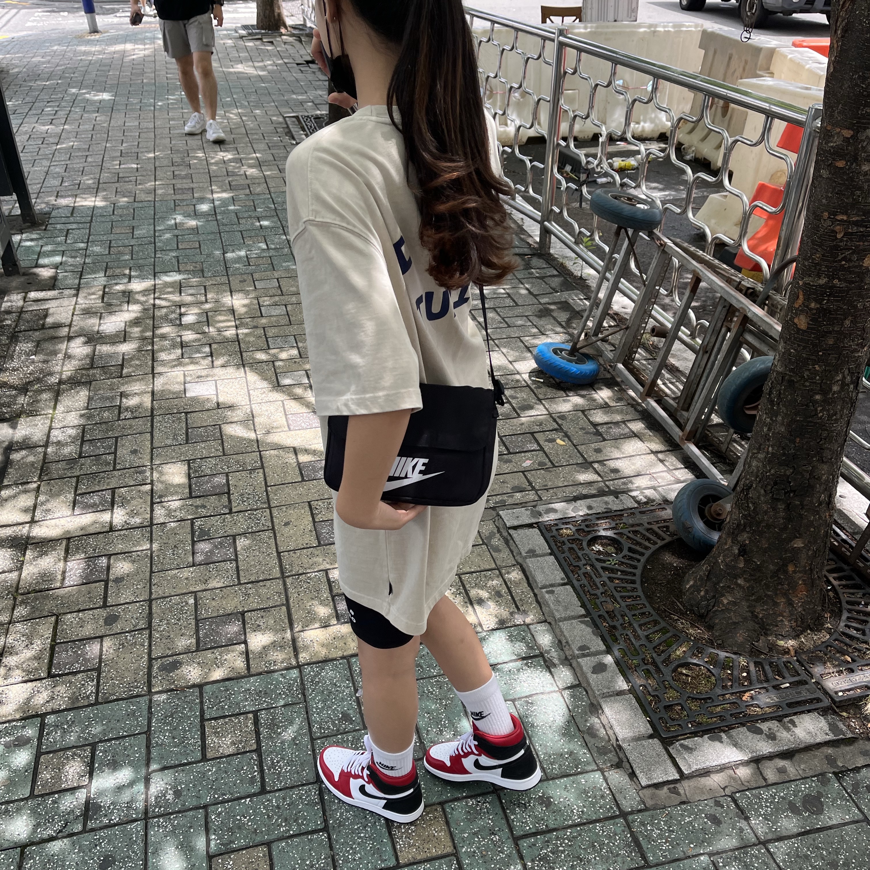 IAB Studio Pigment T-Shirt Oatmeal 착용 스타일