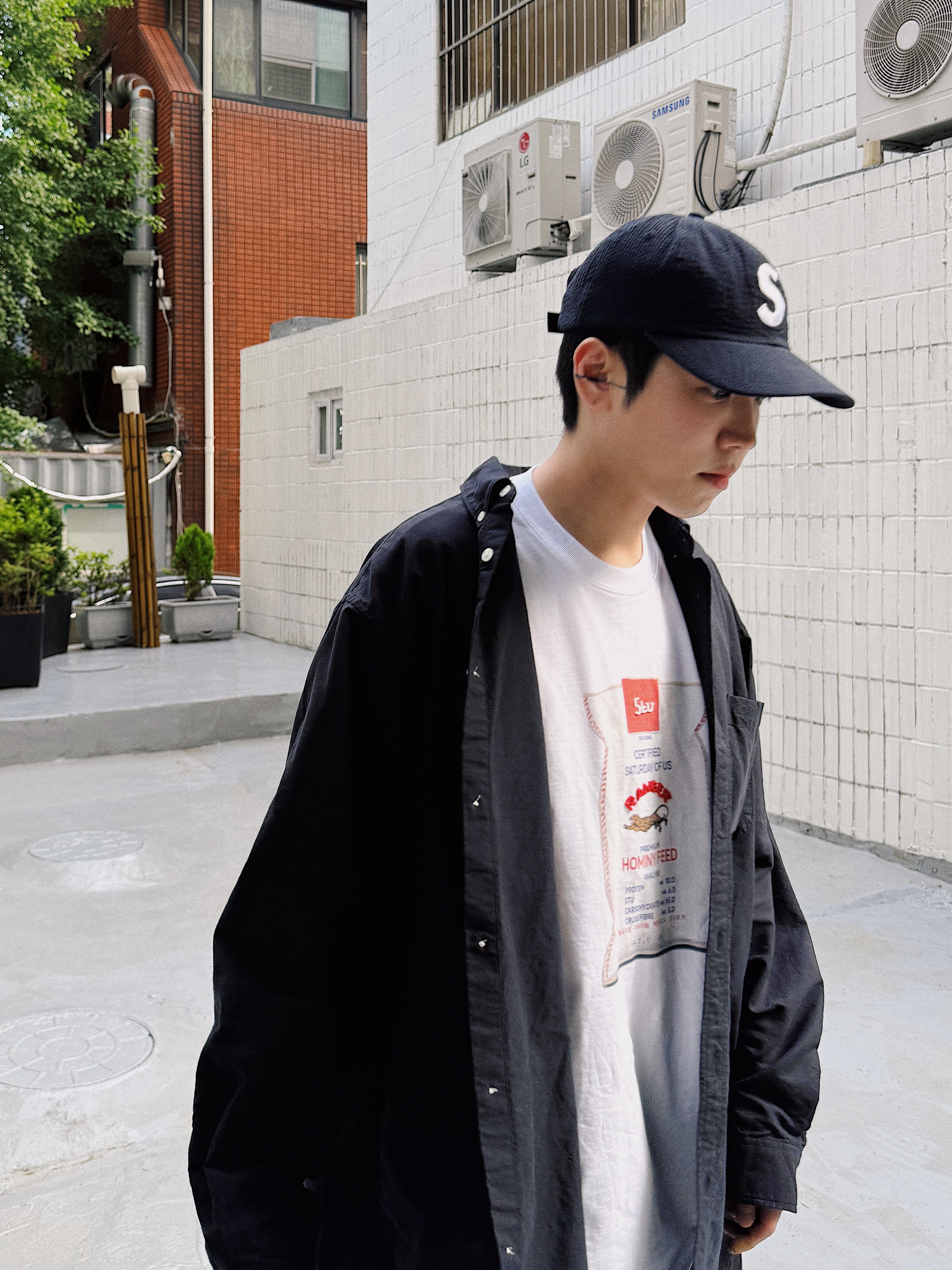 STU Women's Burlap Bag Printing Beads T-shirt White, Supreme Small Box Shirt Washed Black - 24SS 착용 스타일 - 1