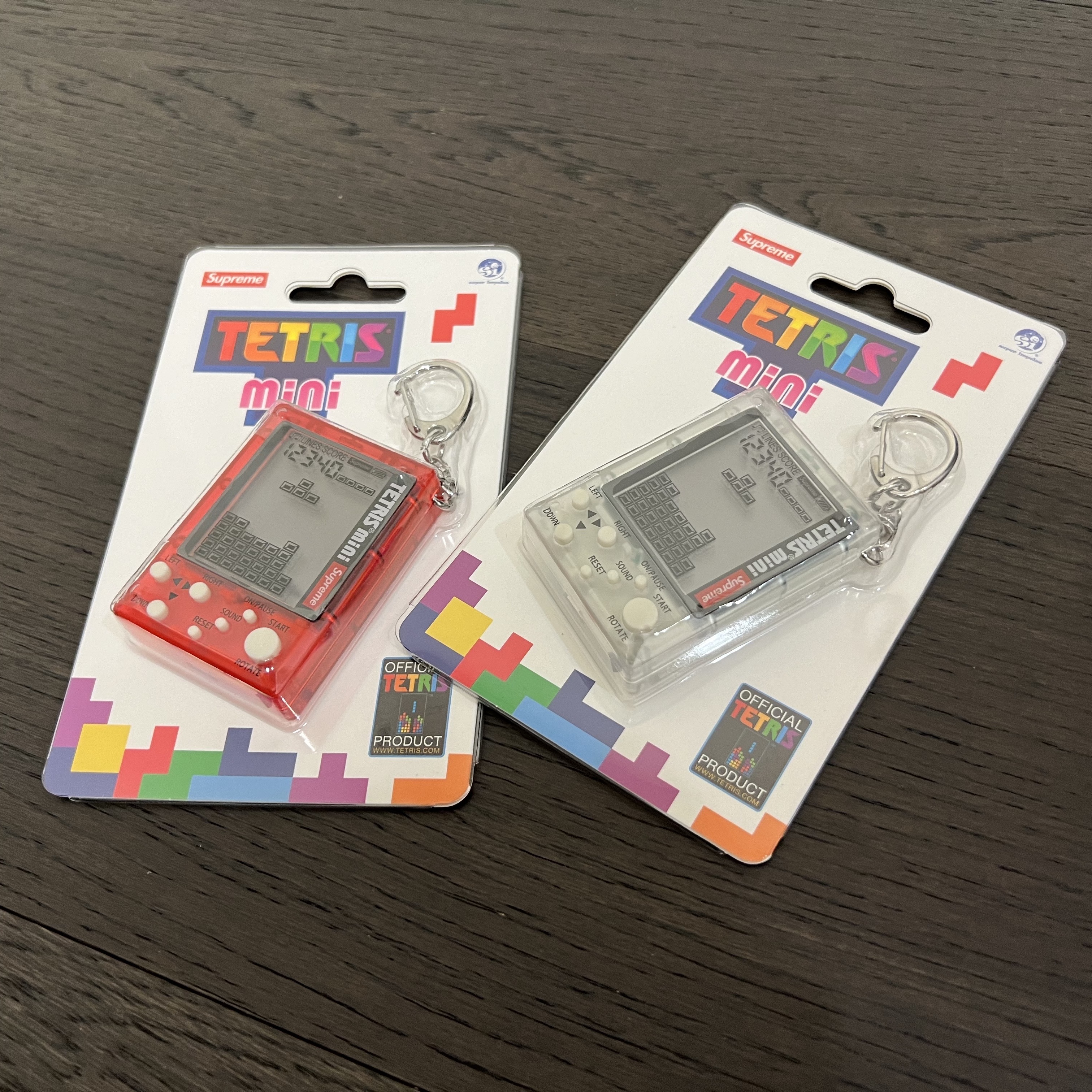 Supreme x Tetris Mini Red - 24SS (Korean Ver.), Supreme x Tetris Mini Clear - 24SS (Korean Ver.) 착용 스타일 - 1