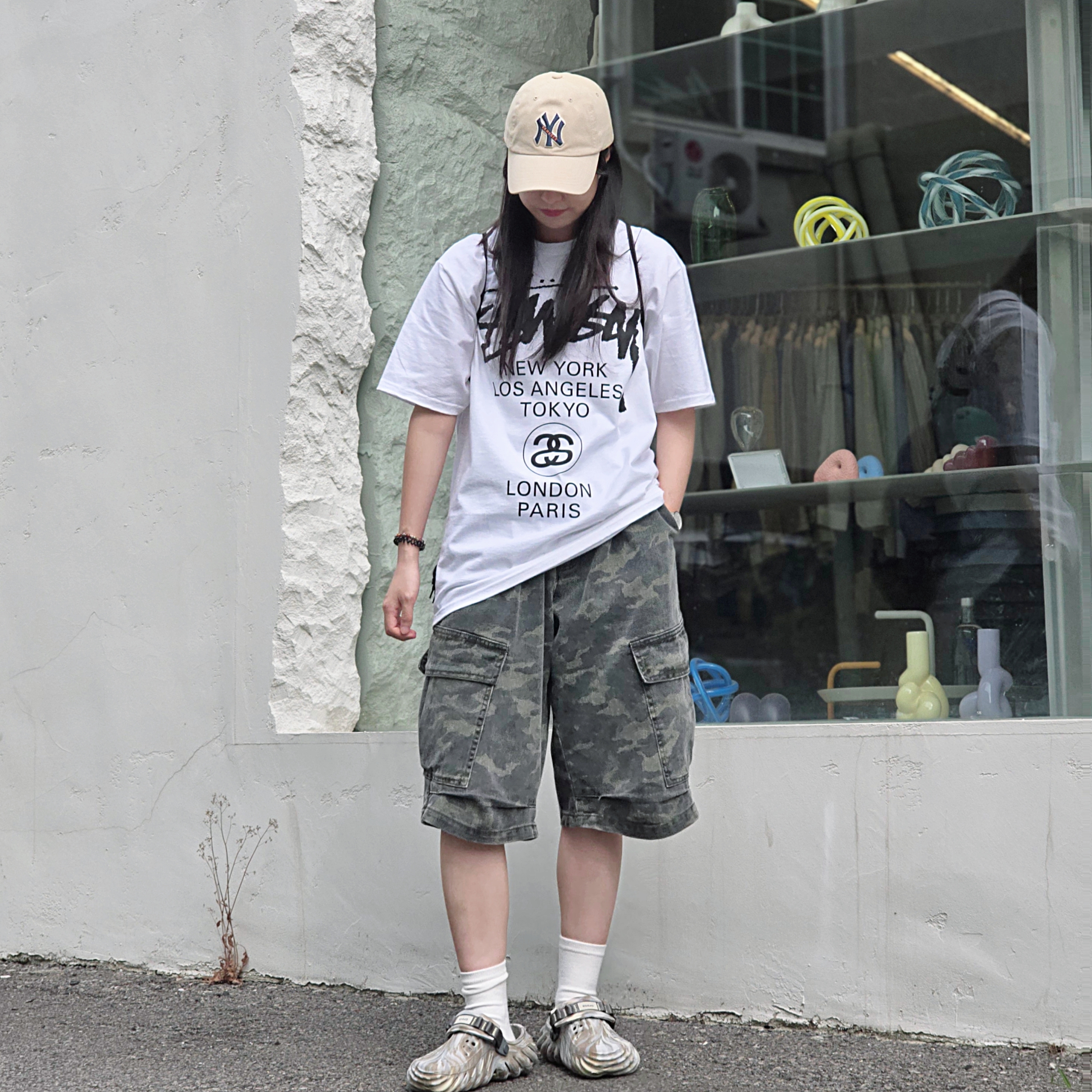 Stussy World Tour T-Shirt White, Crocs Echo Marbled Clog Bone Multi 착용 스타일 - 2