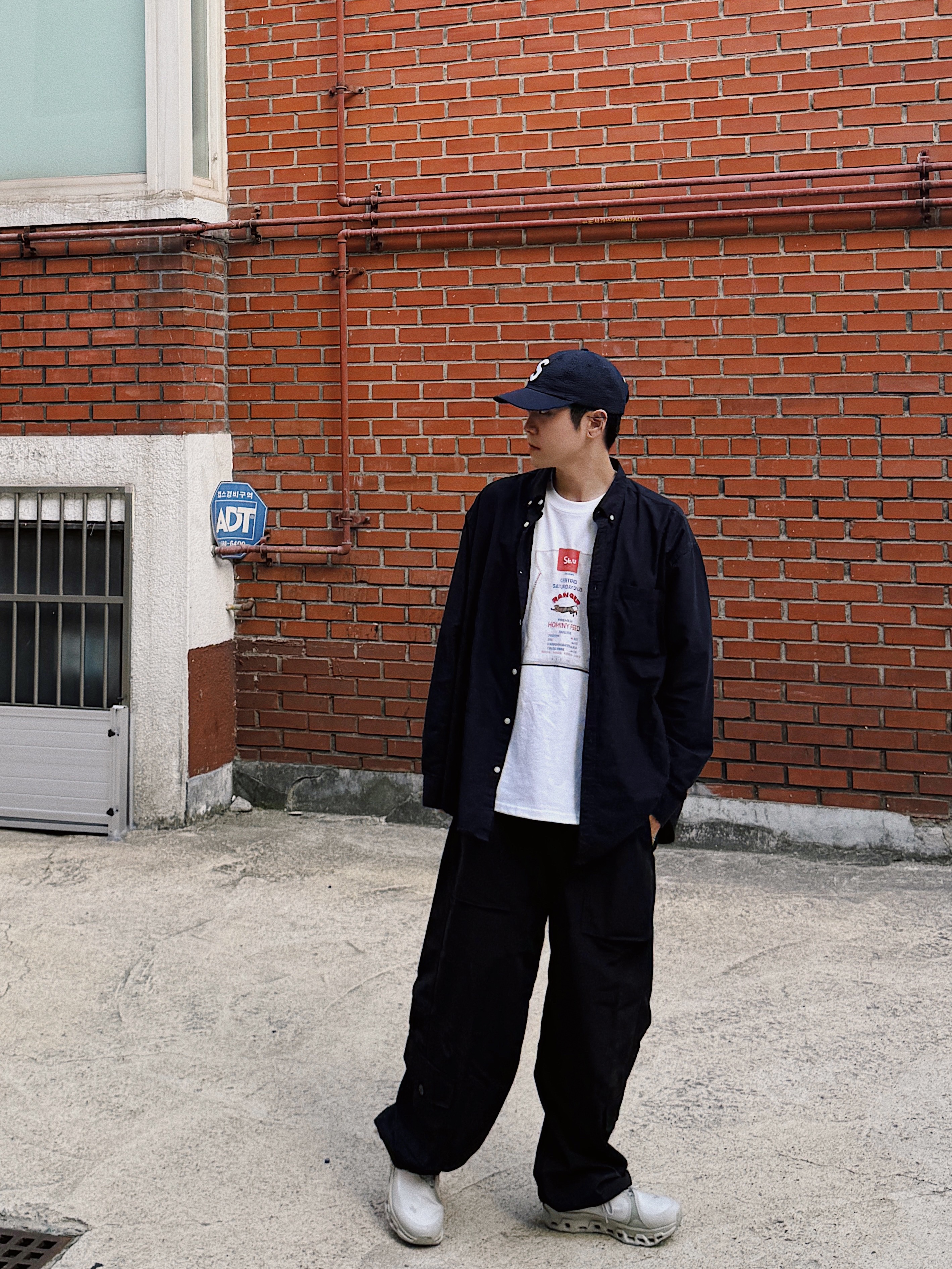 STU Women's Burlap Bag Printing Beads T-shirt White, Supreme Small Box Shirt Washed Black - 24SS 착용 스타일 - 8