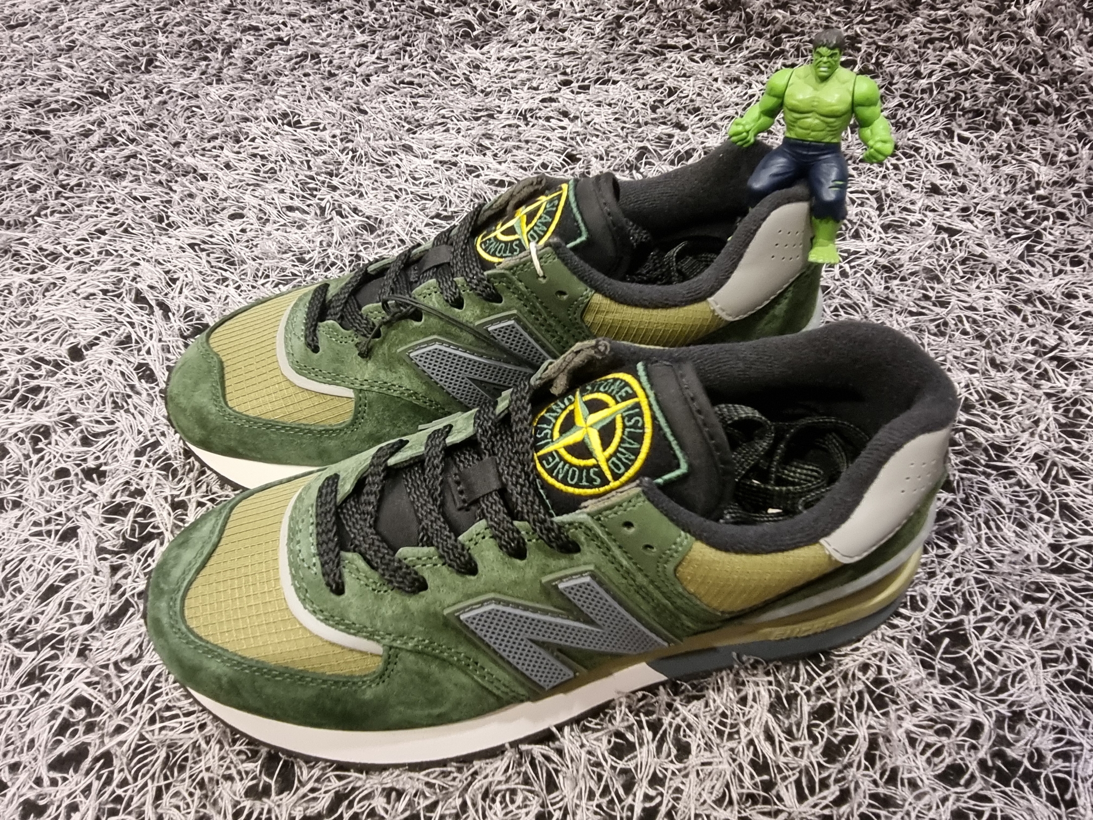 New Balance x Stone Island 574 Legacy Dark Green 착용 스타일 - 1