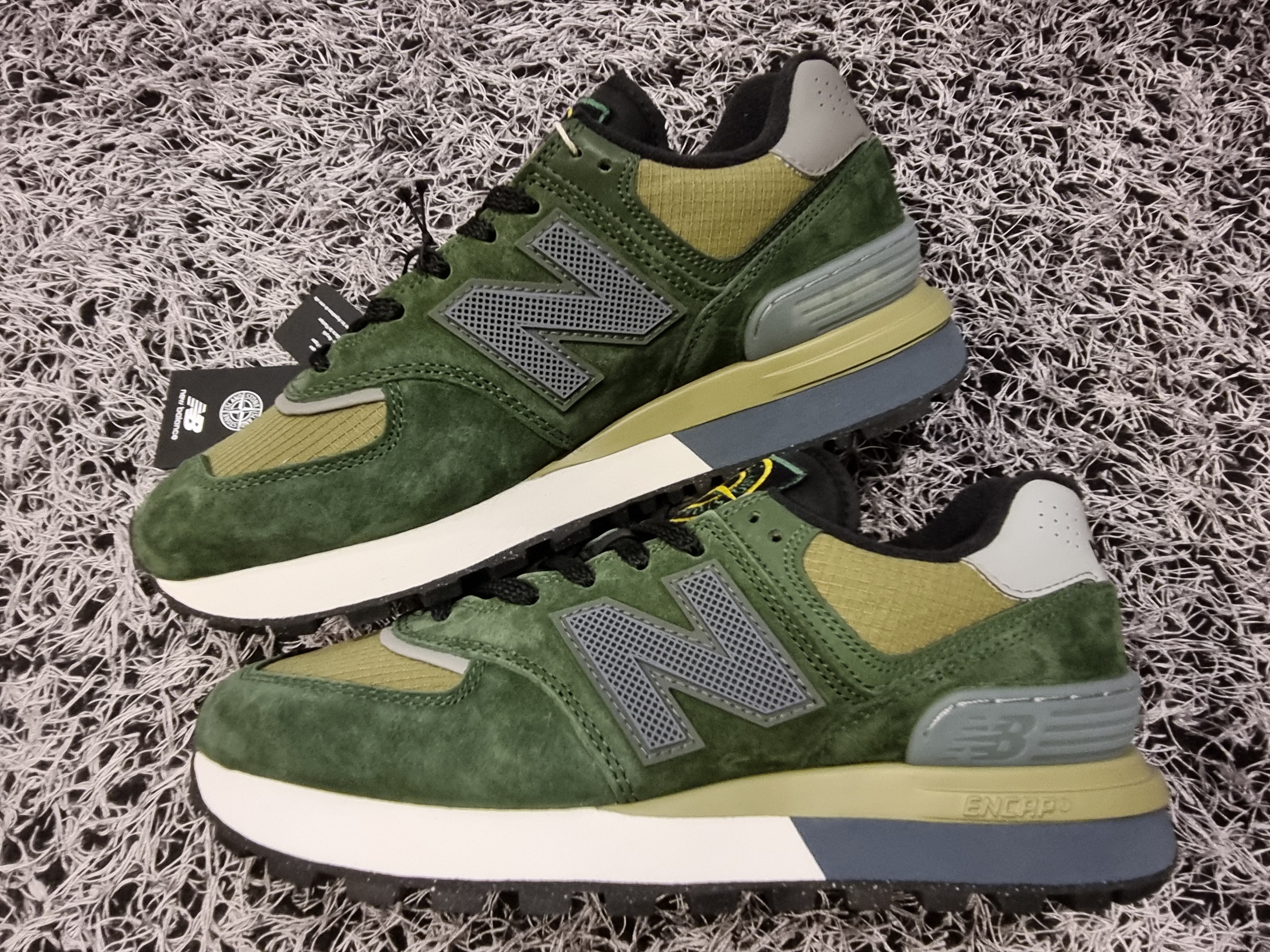 New Balance x Stone Island 574 Legacy Dark Green 착용 스타일 - 3