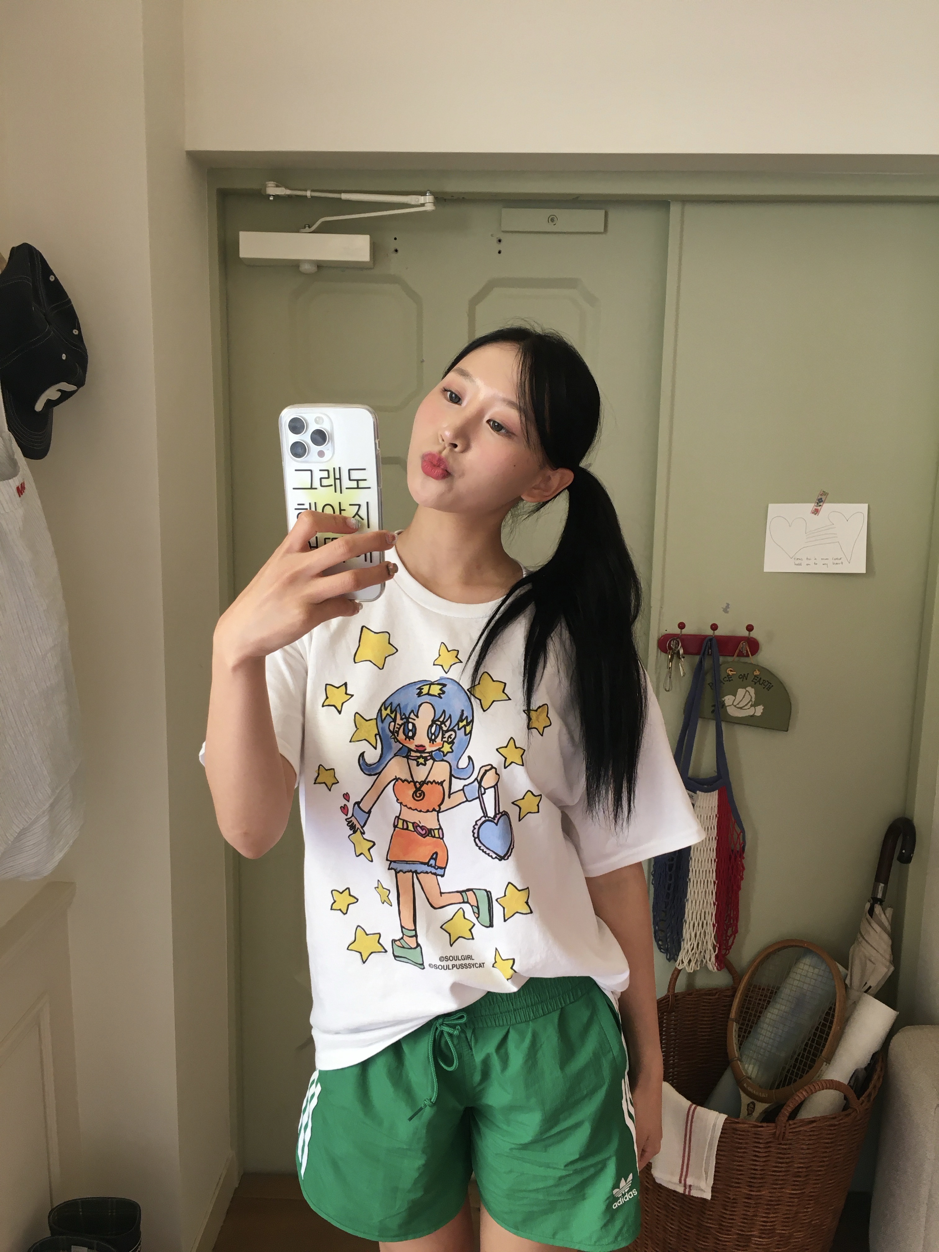 Adidas Adicolor Classic Sprinter Shorts Green - KR Sizing, Soulpussycat Soulgirl T-Shirt No. 2 White 착용 스타일 - 1