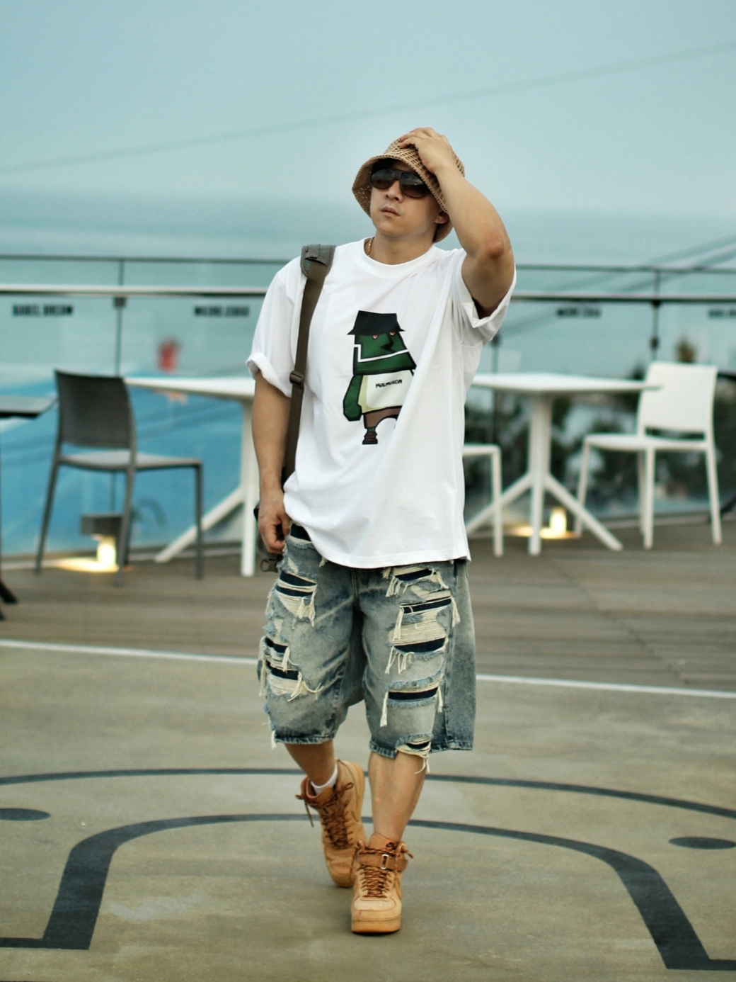 Supreme Mini Duffle Bag Woodland Camo - 24SS, Nike Air Force 1 High '07 LV8 WB Flax 착용 스타일 - 4
