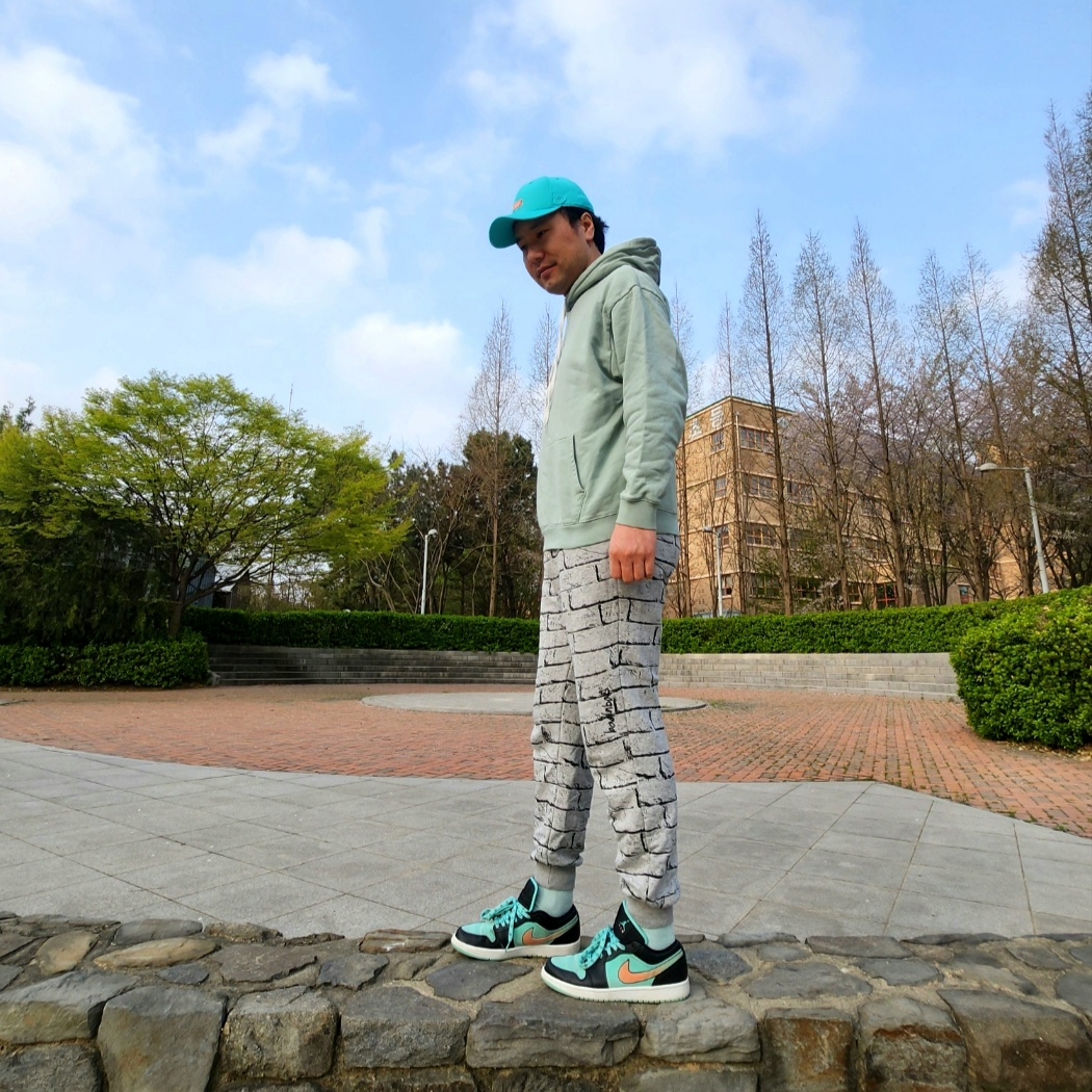 Jordan 1 Low SE Tropical Twist 착용 스타일