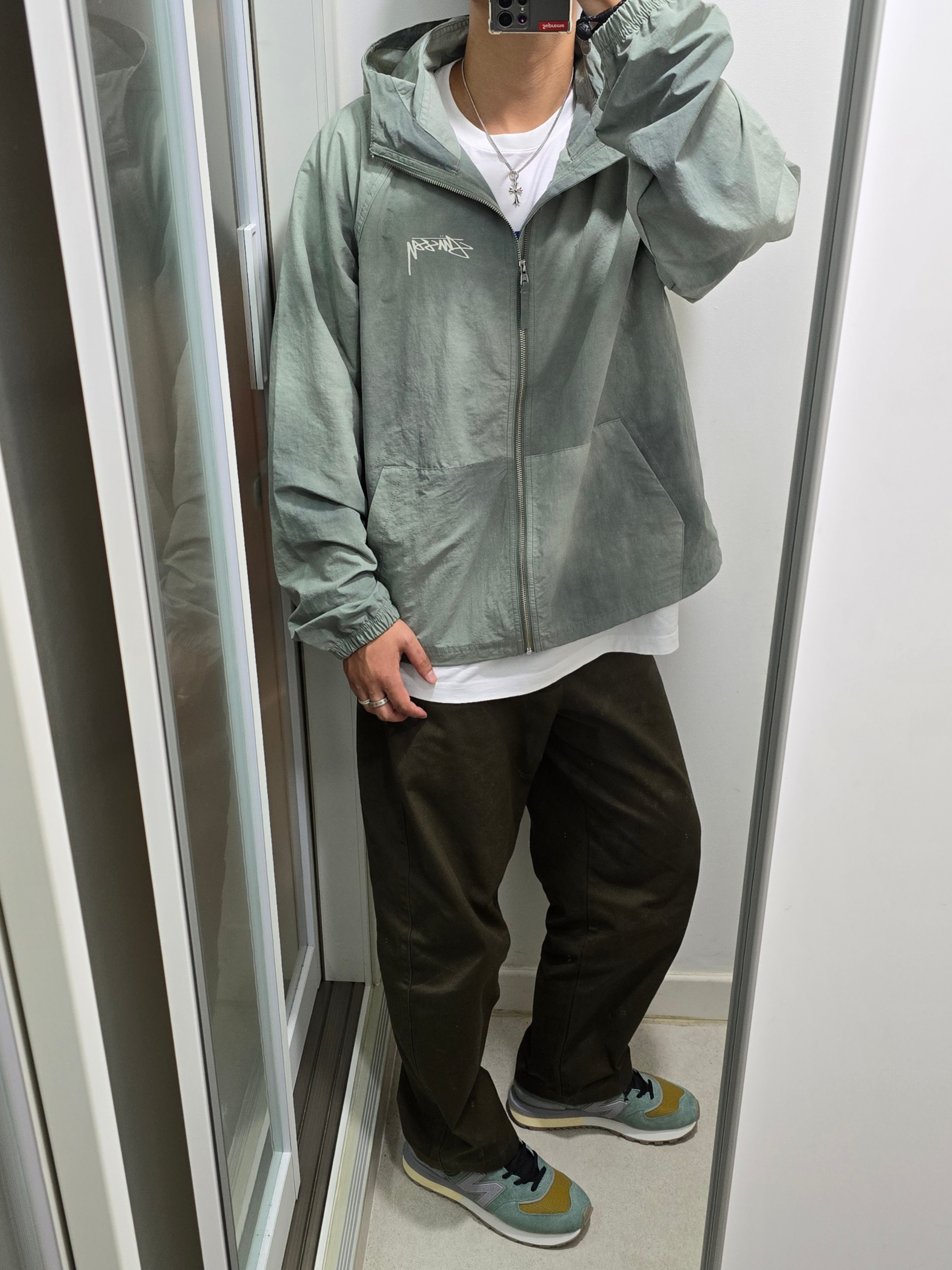 New Balance x Stone Island 574 Legacy Light Green, Stussy Wave Dye Beach Shell Jacket Sage 착용 스타일 - 1