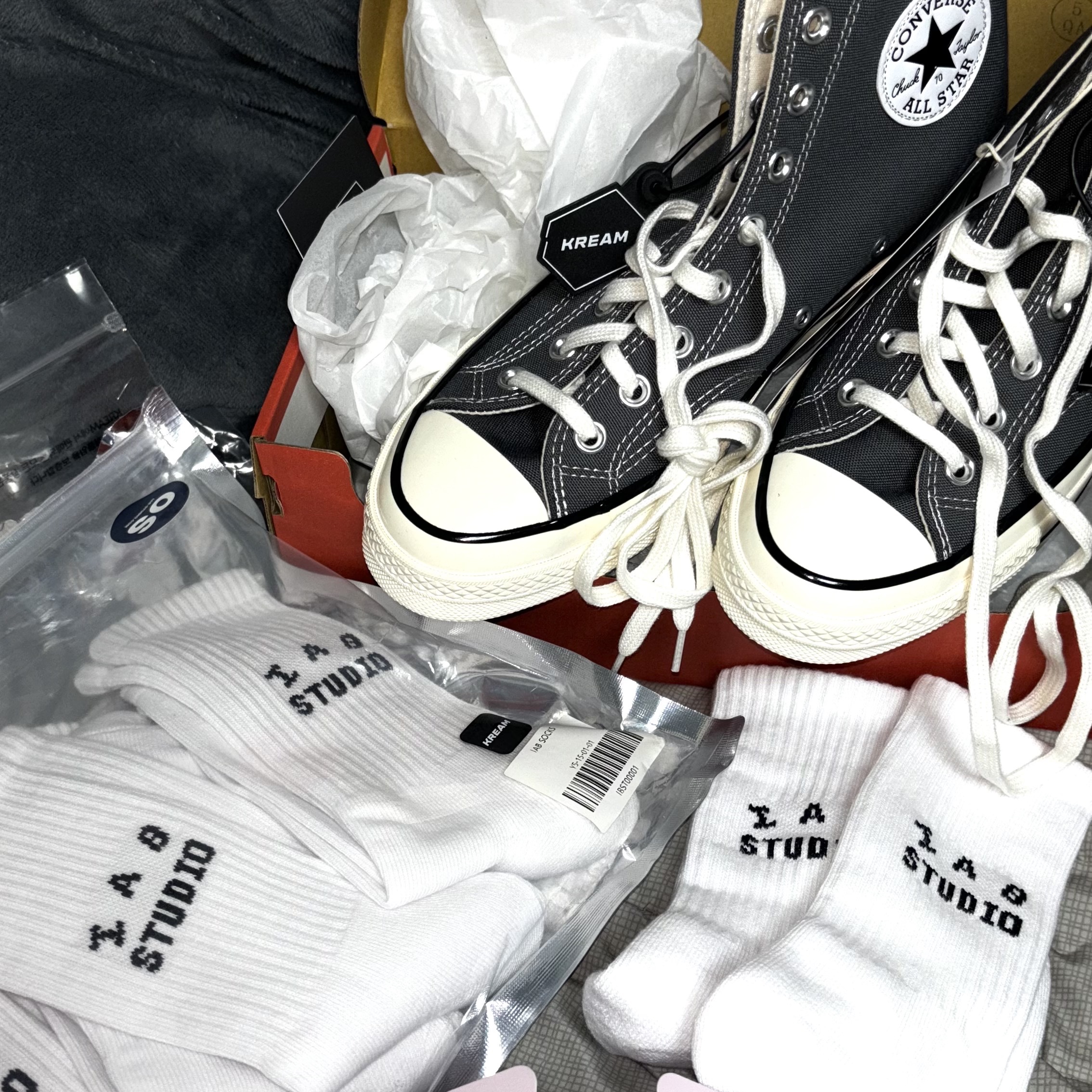 IAB Studio Socks White (5 Pack), Converse Chuck 70 High Seasonal Color Vintage Canvas Iron Grey 착용 스타일