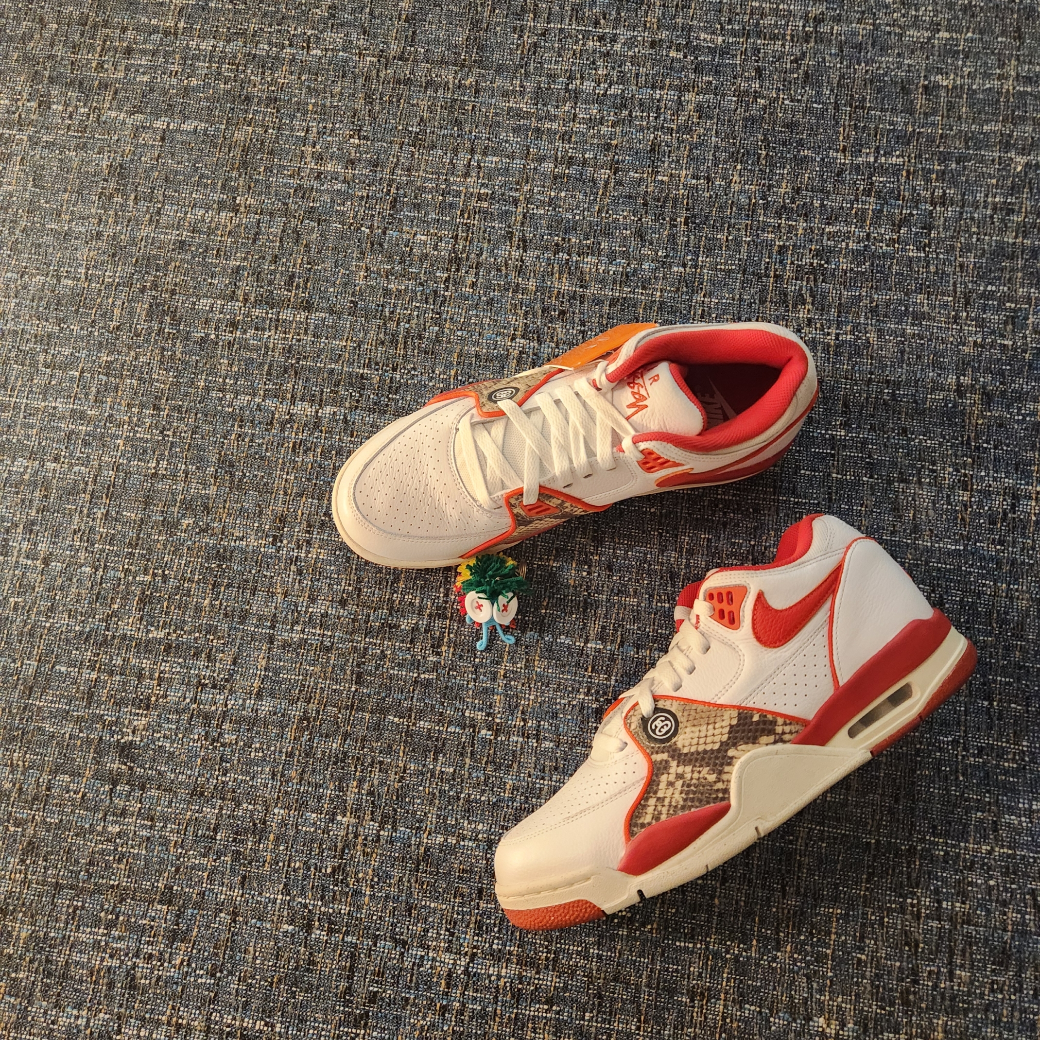 Nike x Stussy Air Flight 89 Low White Habanero Red Sail 착용 스타일