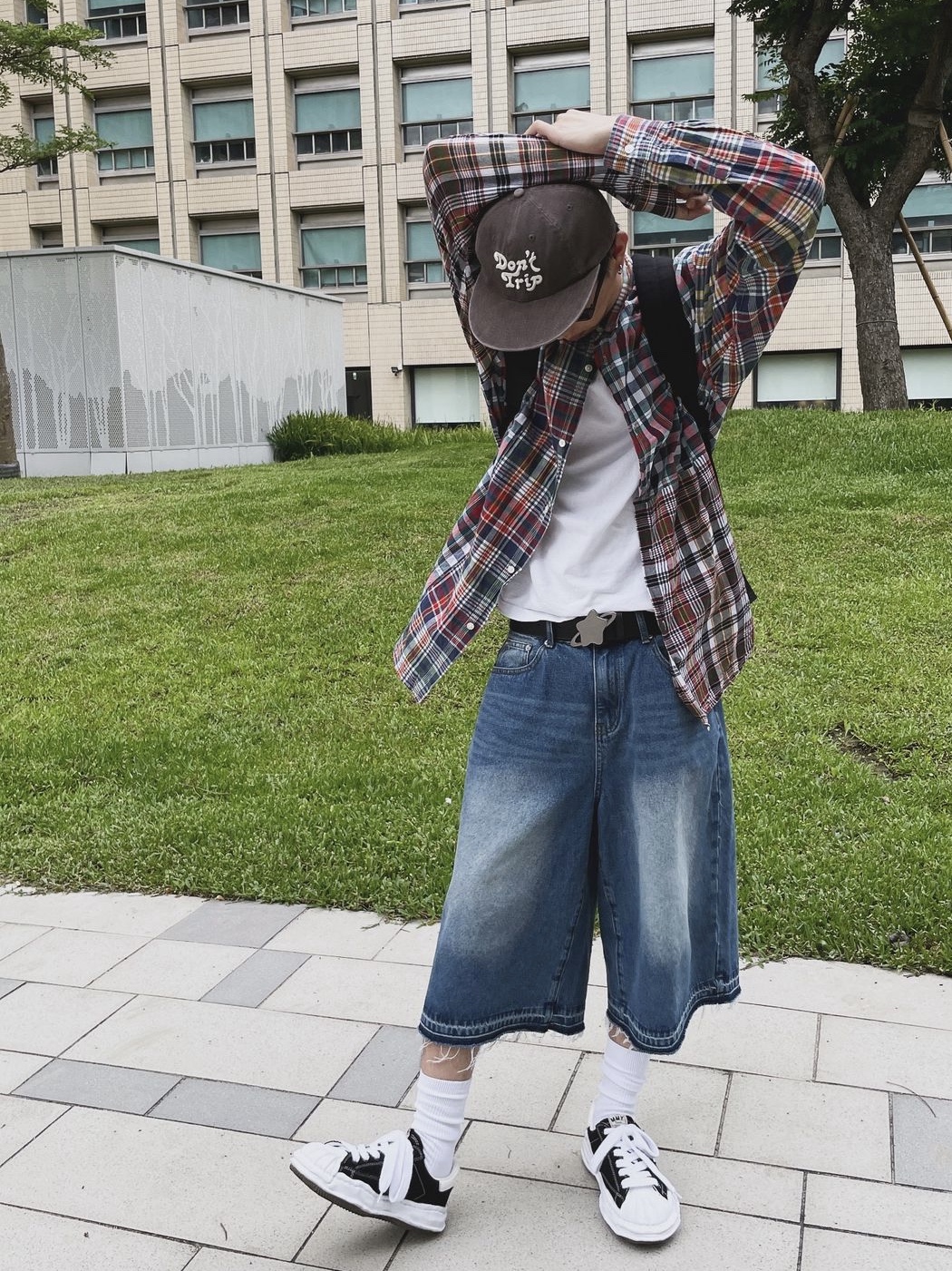 Free & Easy Don't Trip Washed Hat Brown 착용 스타일 - 1