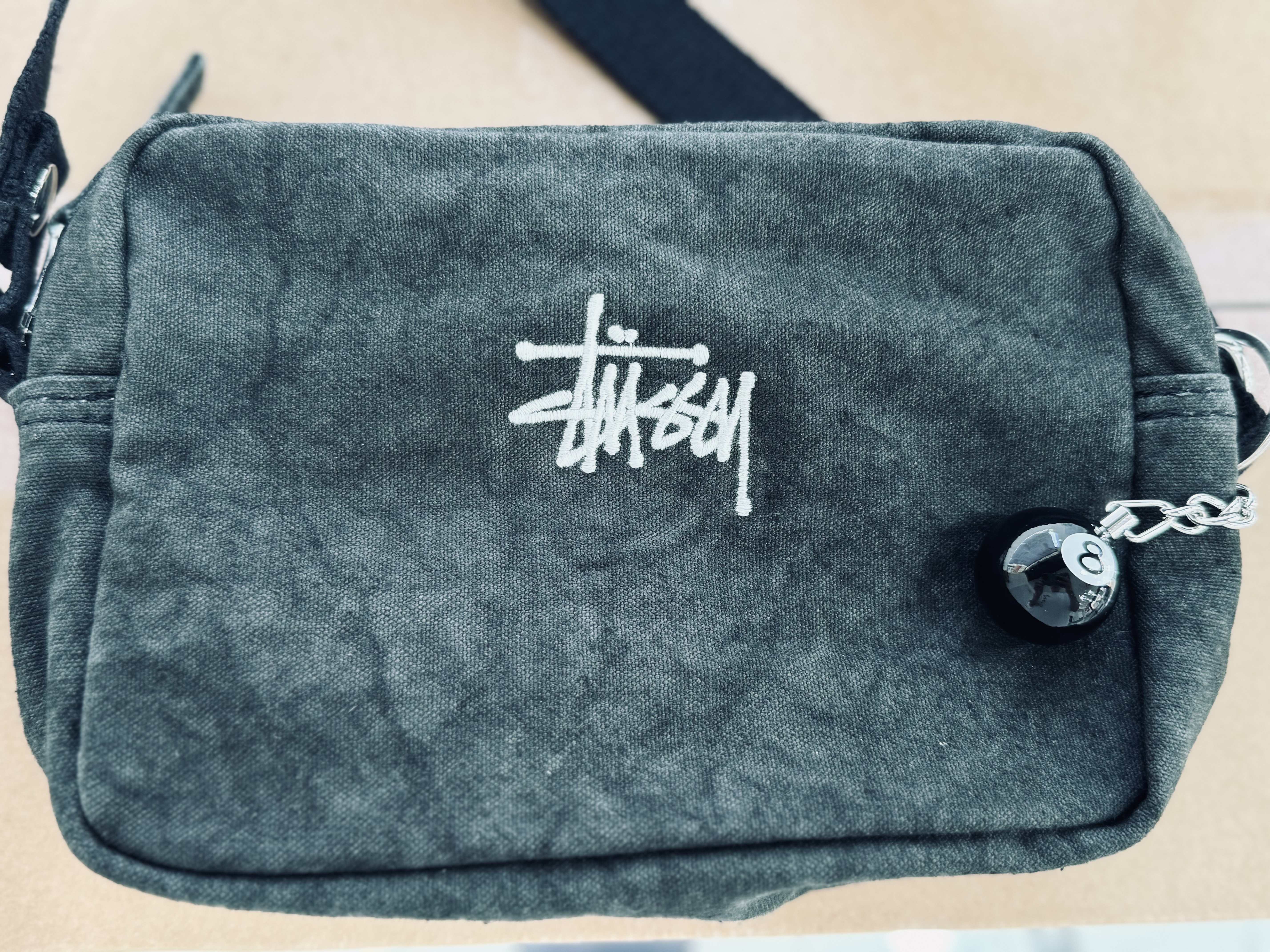 Stussy 8 Ball Keychain Black, Stussy Canvas Side Pouch Washed Black 착용 스타일 - 1