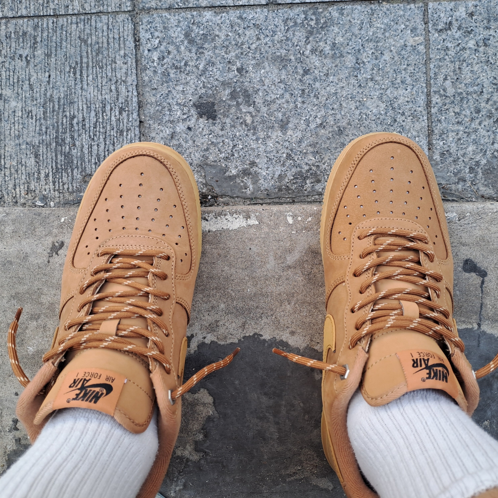 Nike Air Force 1 '07 WB Flax 착용 스타일