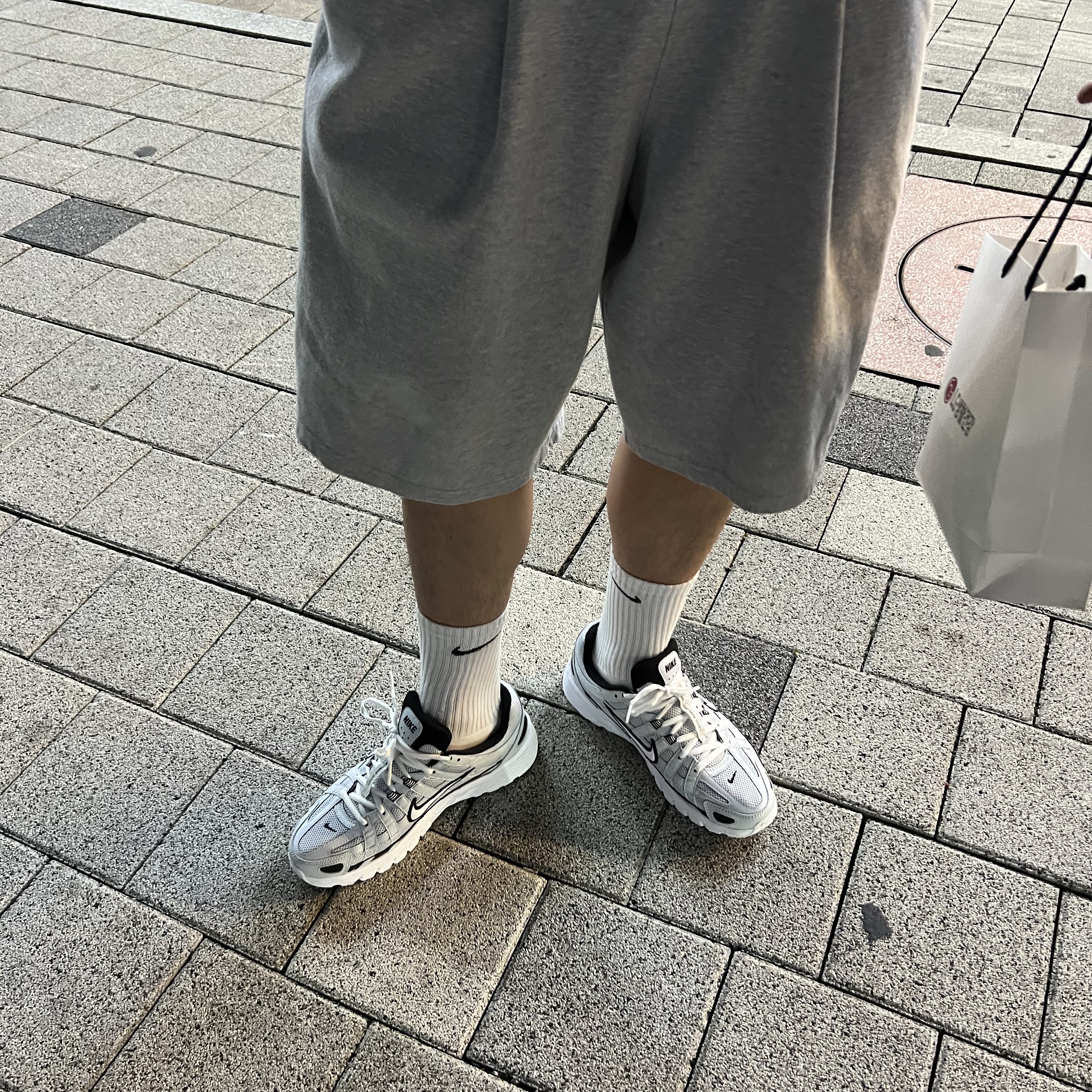 Nike P-6000 Pure Platinum 착용 스타일
