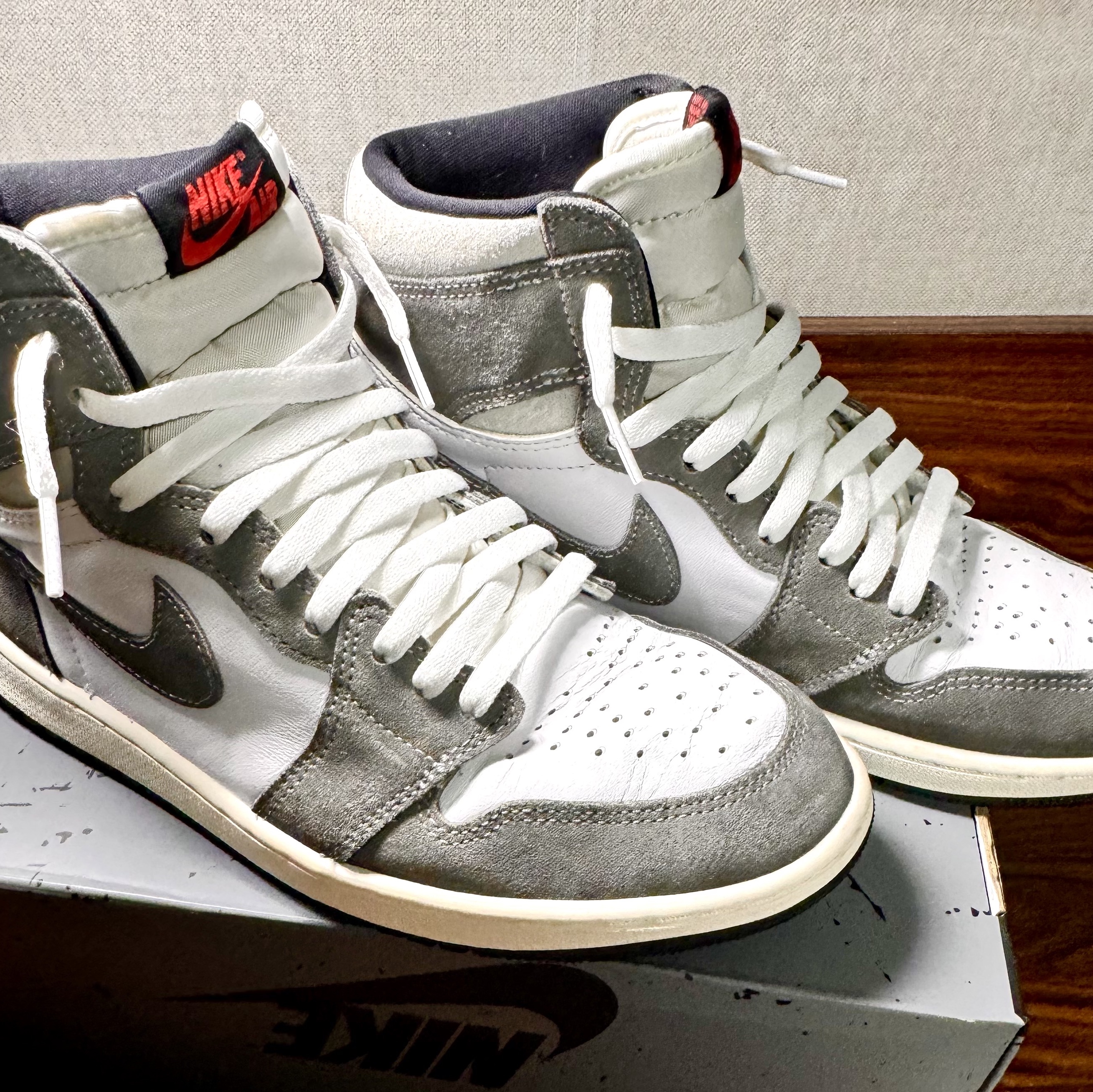Jordan 1 Retro High OG Black and Smoke Grey 착용 스타일