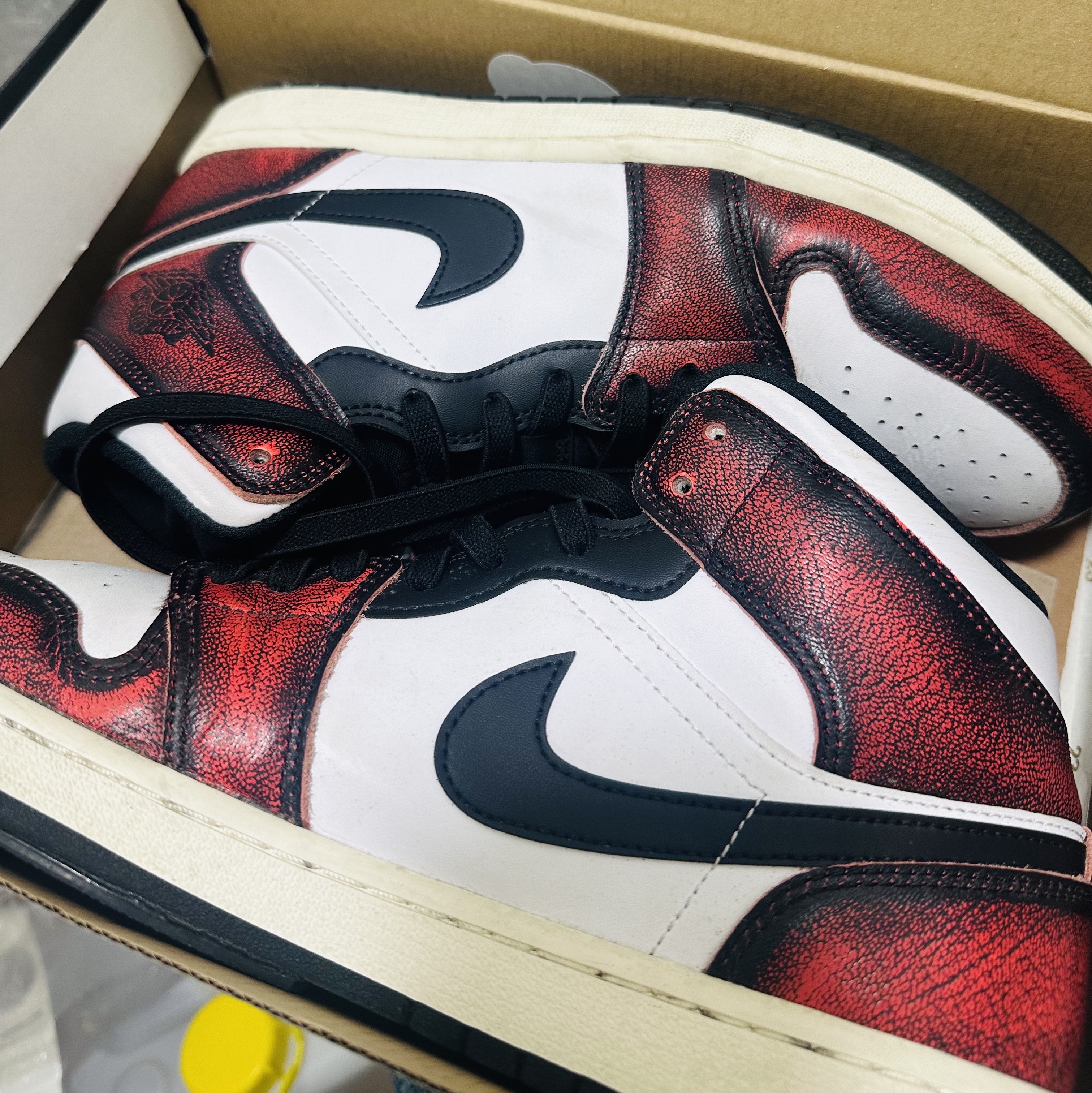 Jordan 1 Mid SE Infrared 23 착용 스타일