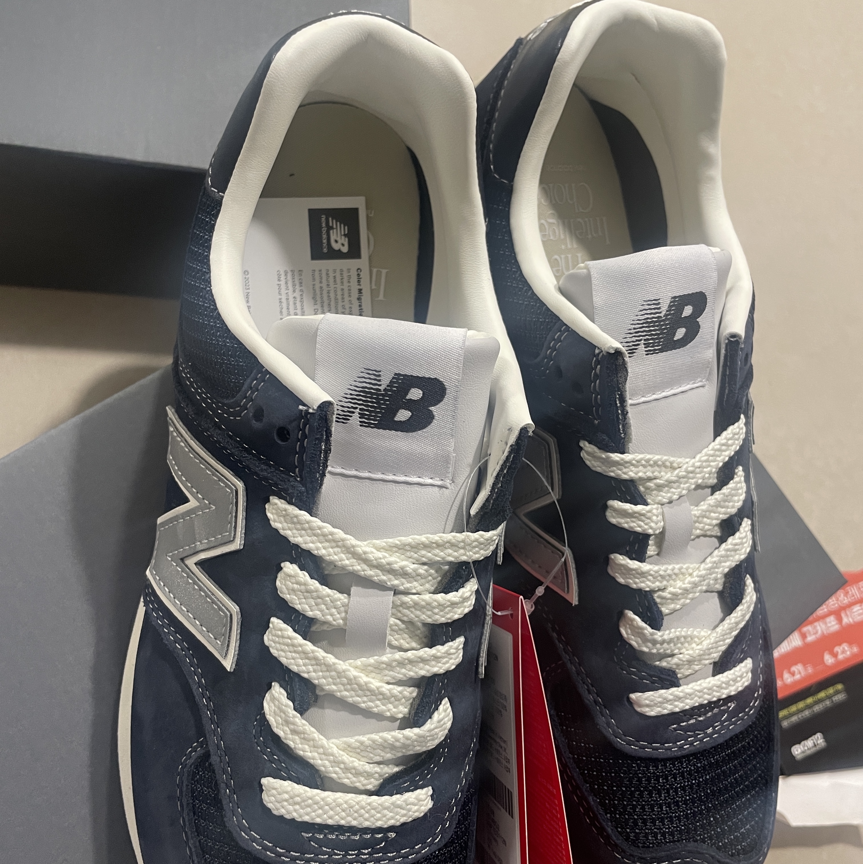 New Balance x Pottery 574 Premium Hard Navy 착용 스타일 - 2