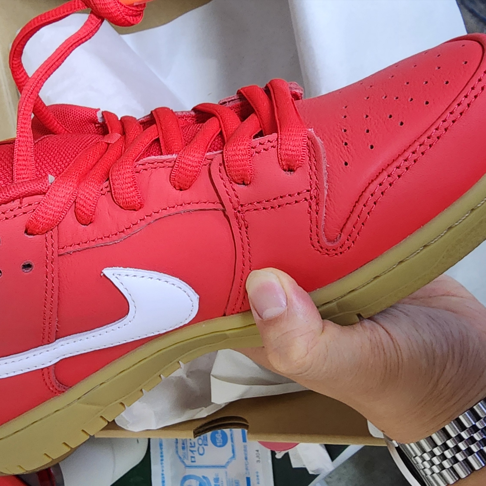 Nike SB Dunk Low Pro University Red White 착용 스타일 - 2
