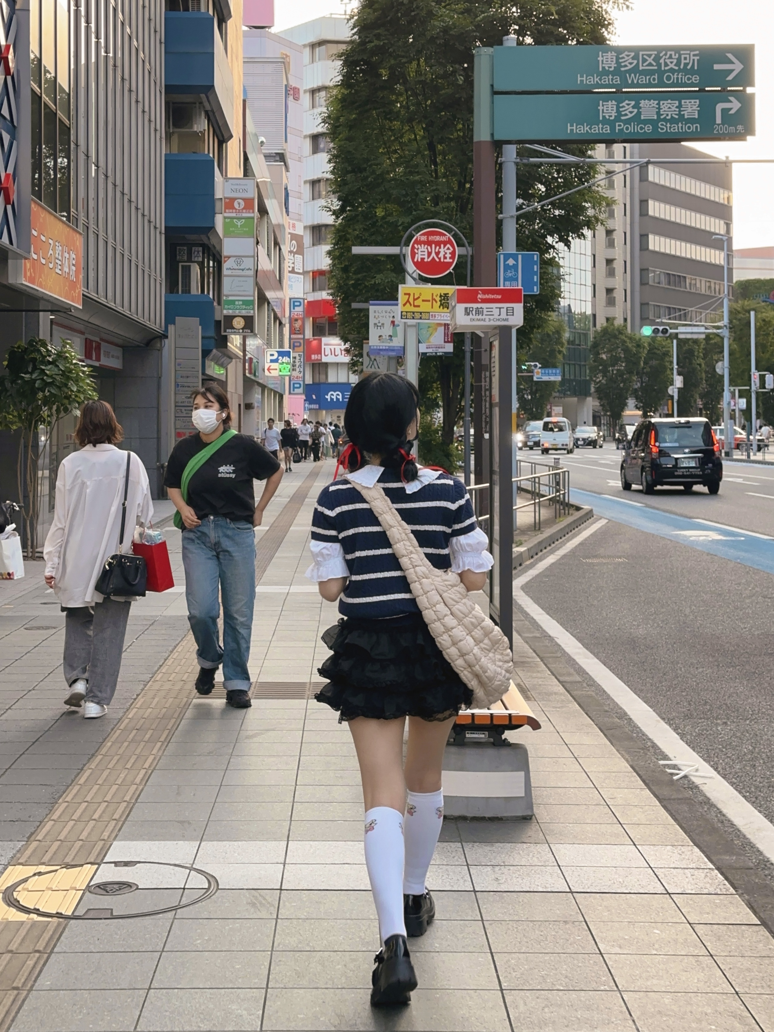 COS Quilted Oversized Shoulder Bag Beige 착용 스타일 - 1