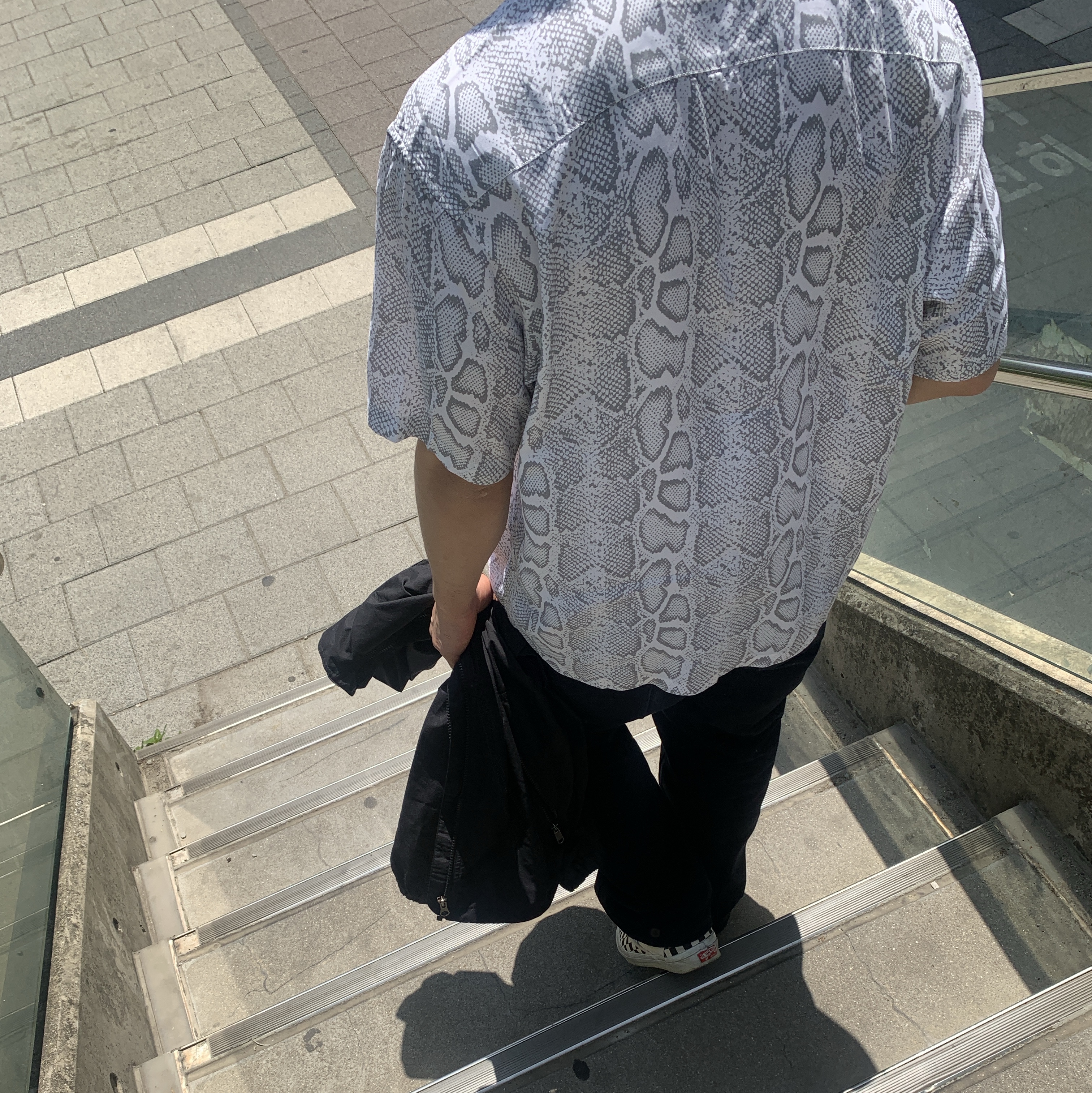 Supreme Snake S/S Shirt White - 24SS, Supreme Double Knee Painter Pant Black - 24SS 착용 스타일 - 1