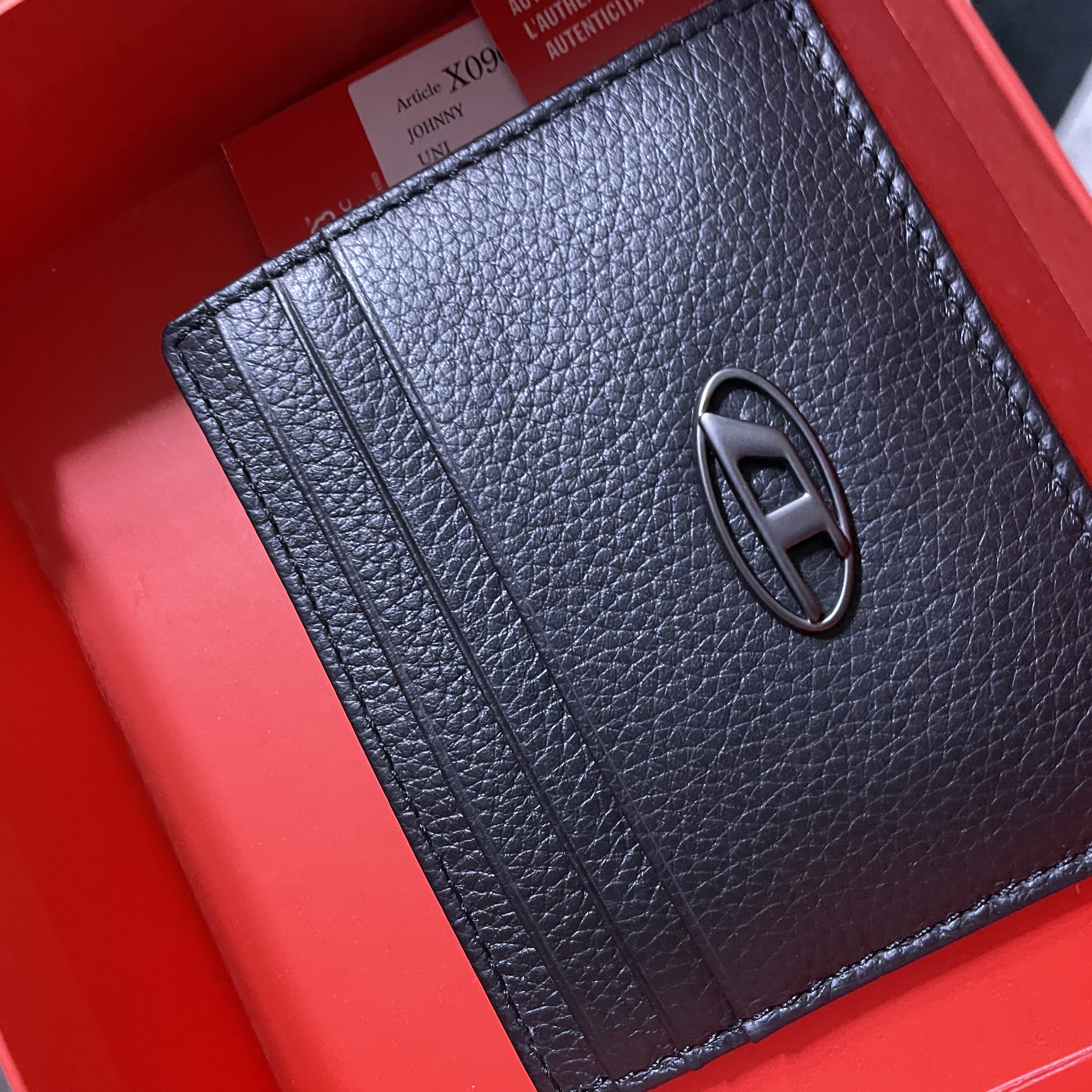 Diesel Johnny Card Case Brown 착용 스타일