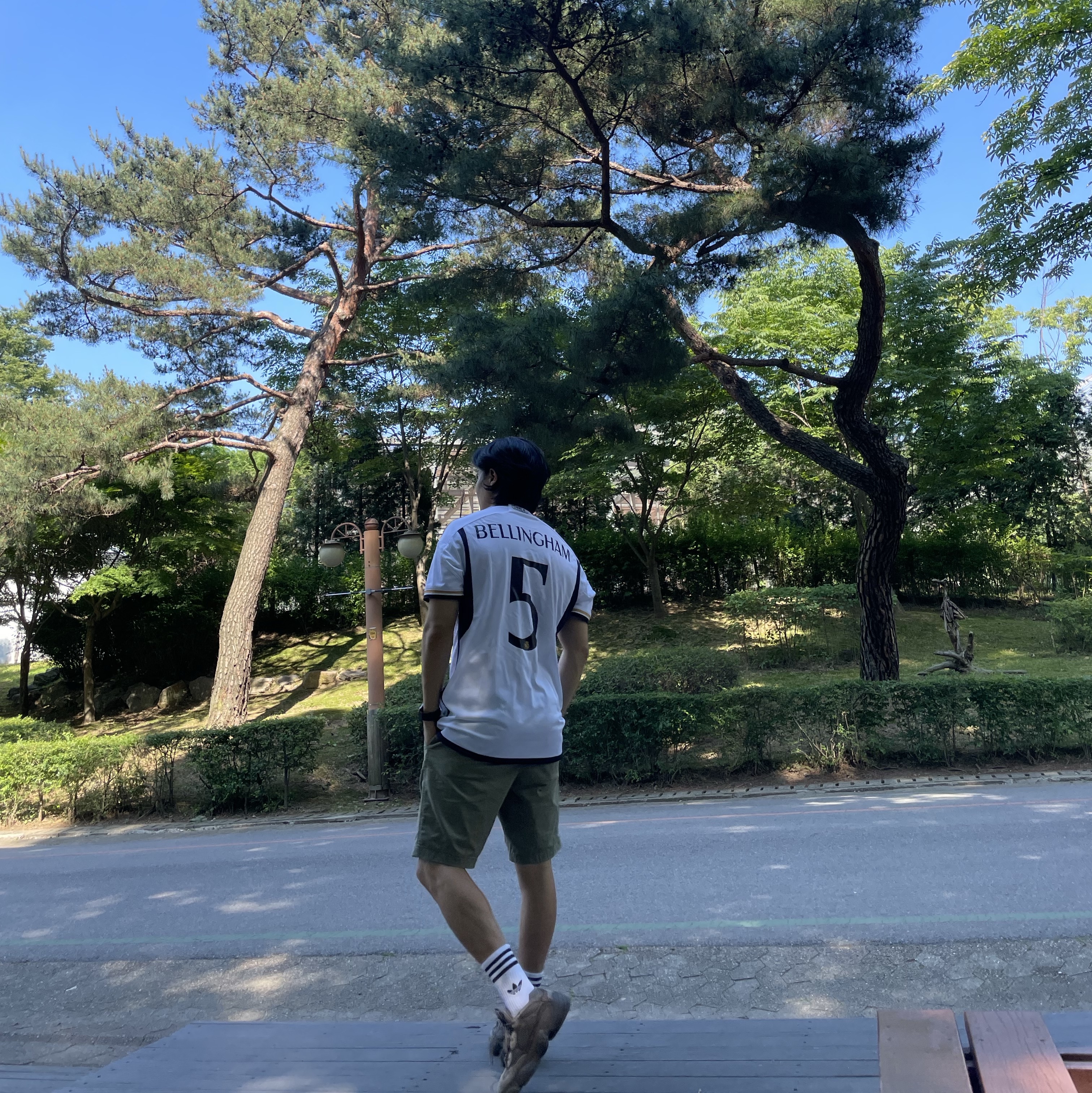 Adidas Real Madrid 2023/24 Home Jersey White - KR Sizing (Non Marking Ver.), Adidas Yeezy 500 Clay Brown 착용 스타일 - 1