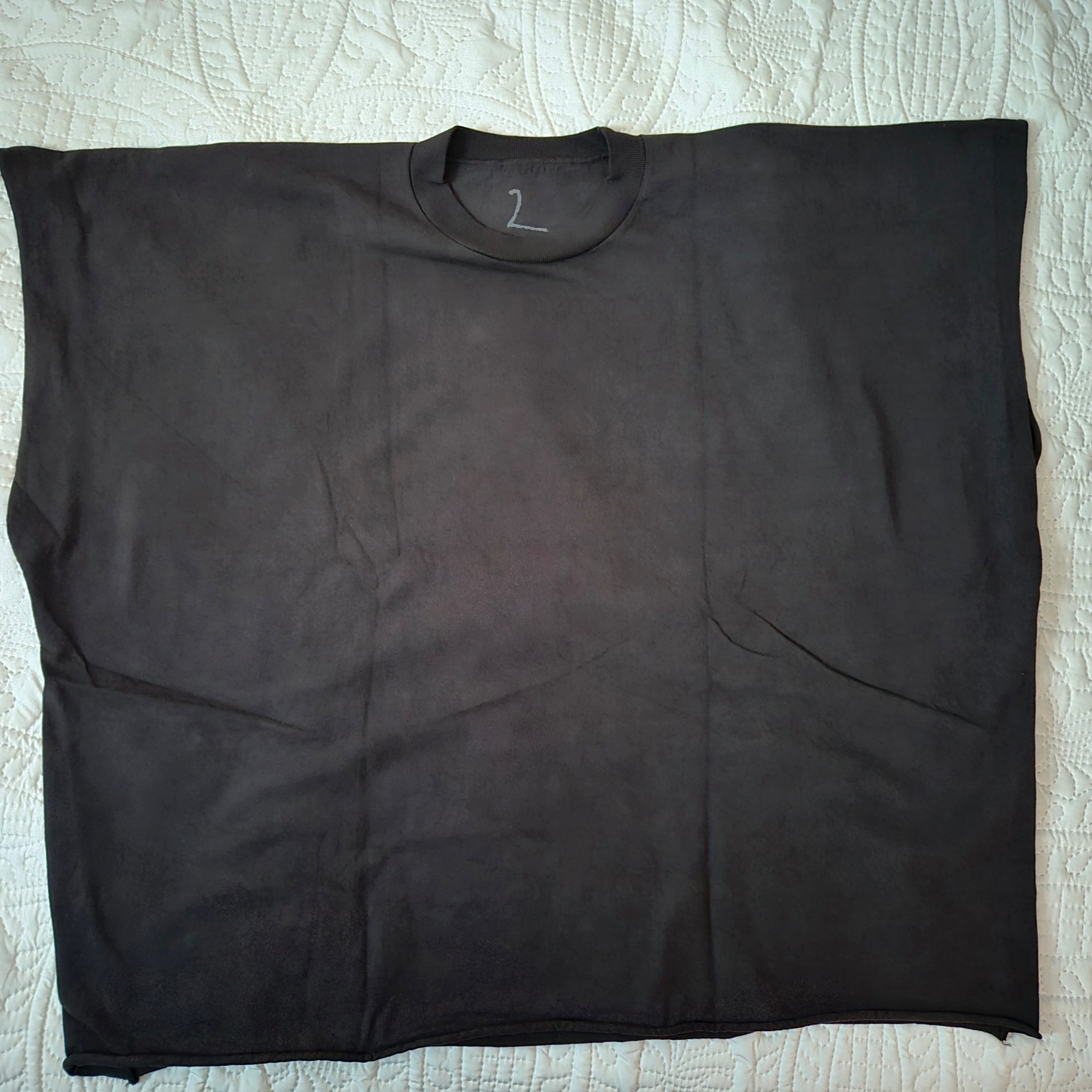 Yeezy One Box T-Shirt Black 착용 스타일 - 2
