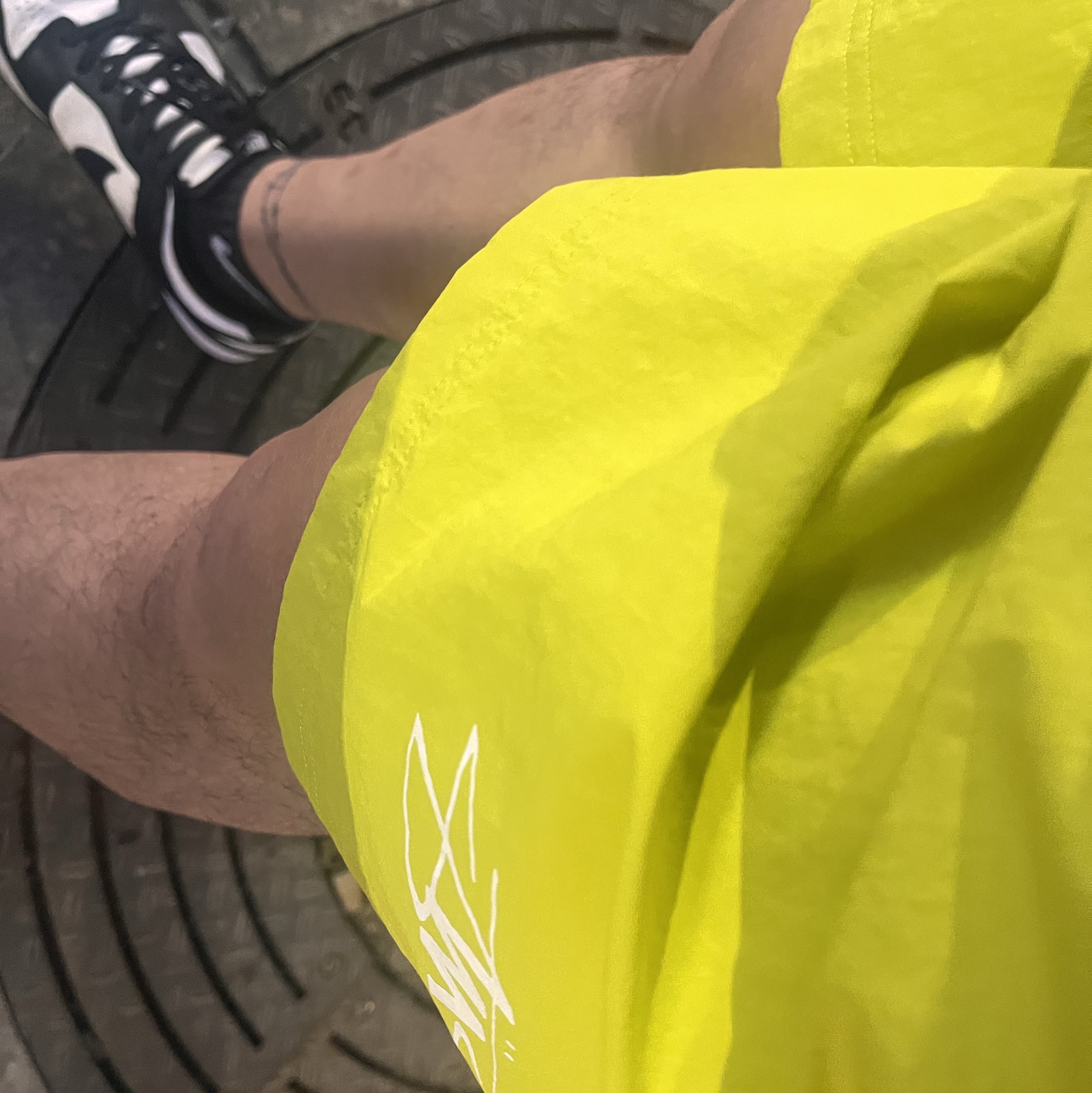 Nike x Stussy Shorts High Voltage (FJ9167-344), Nike Dunk Low Retro Black 착용 스타일
