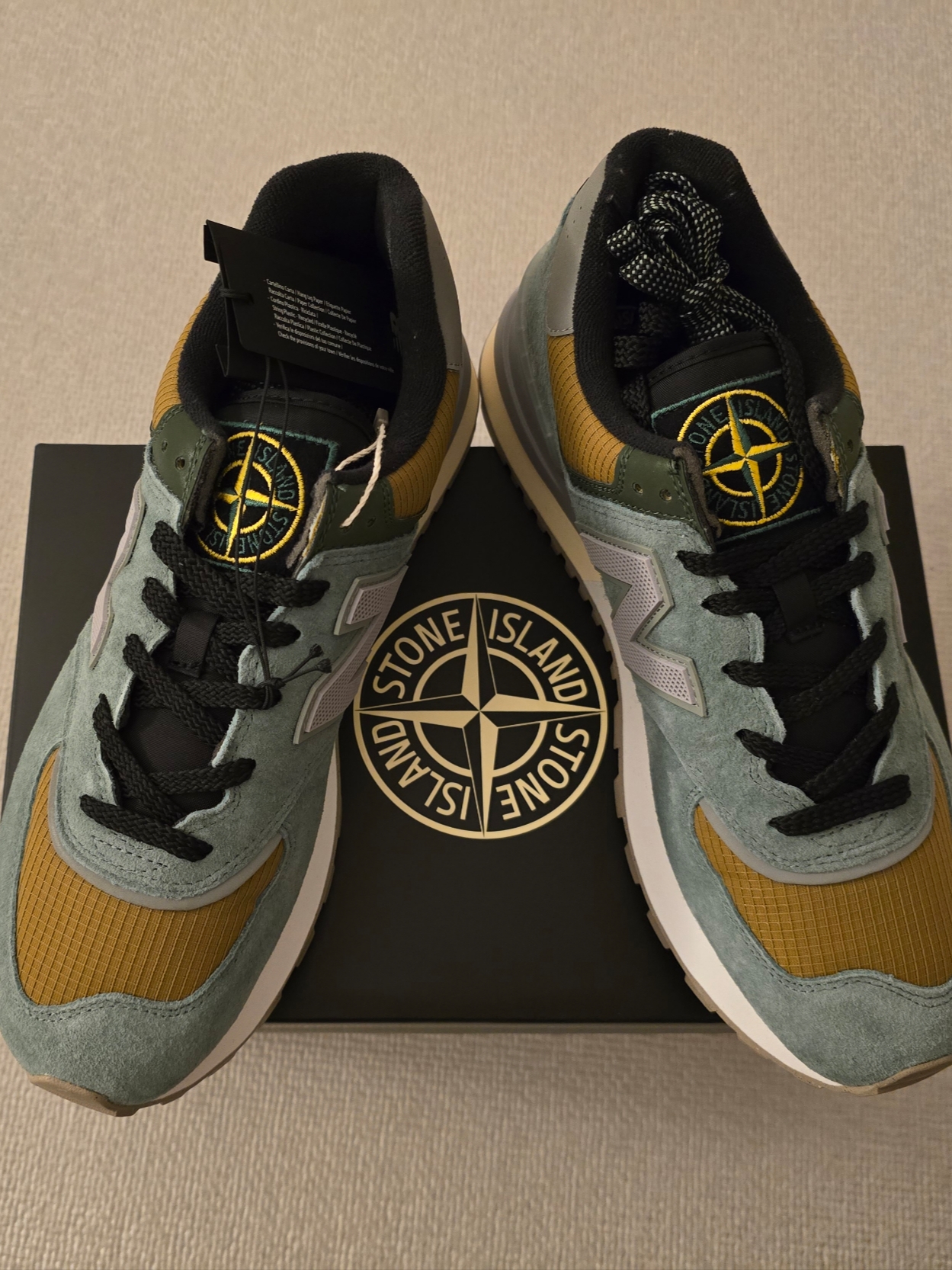 New Balance x Stone Island 574 Legacy Light Green, Stussy Wave Dye Beach Shell Jacket Sage 착용 스타일 - 2