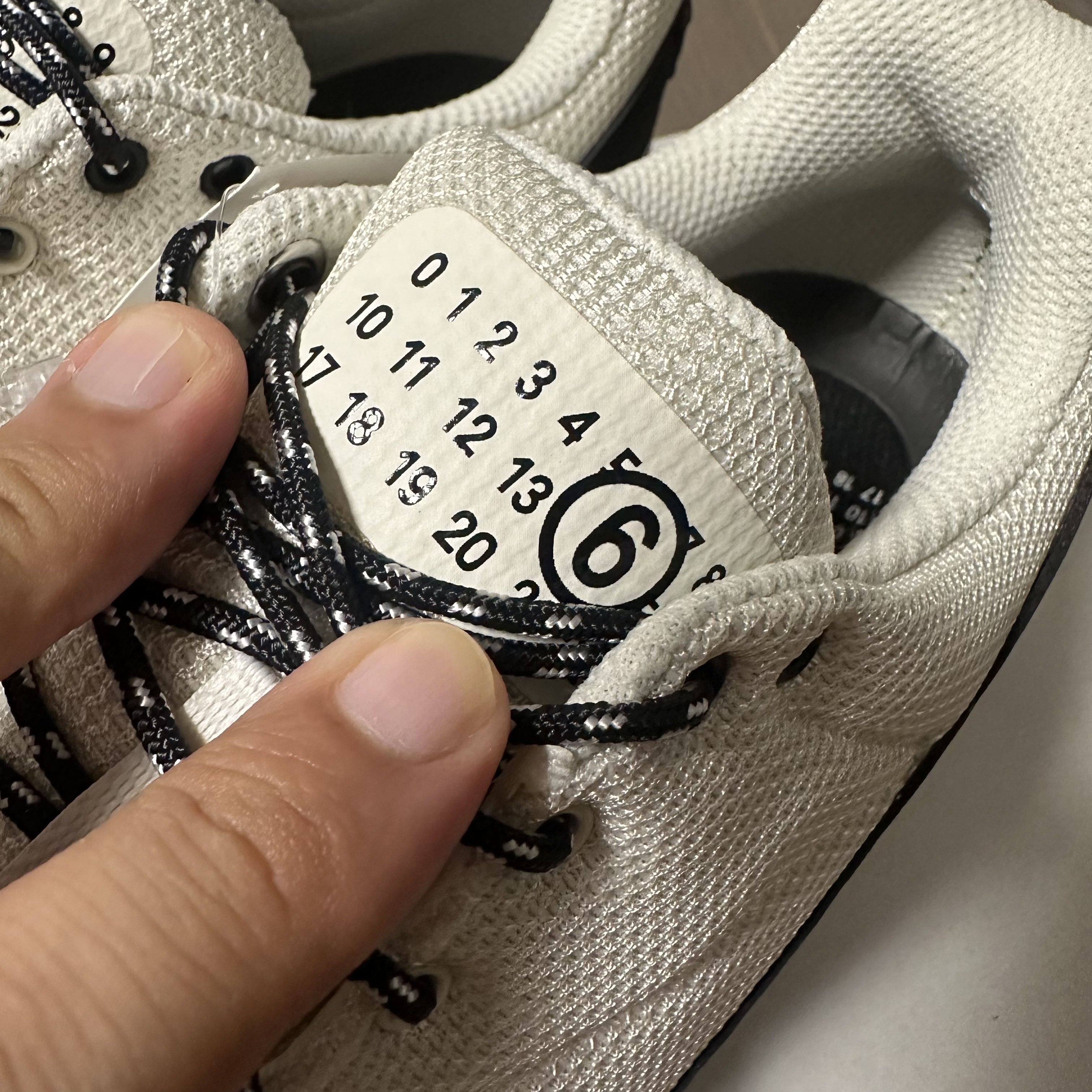 Salomon x MM6 Maison Margiela X-ALP White 착용 스타일 - 2