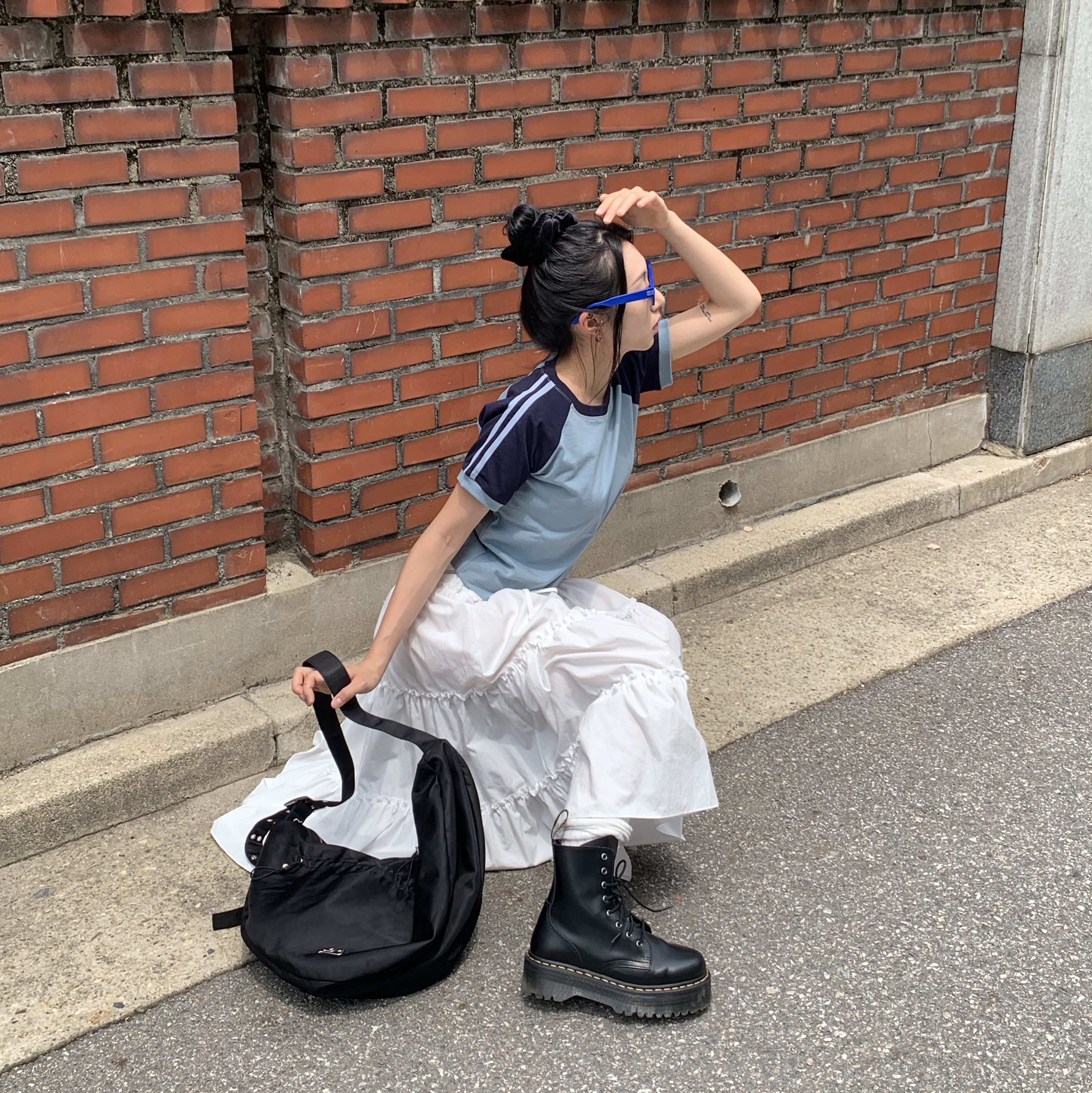 Dr. Martens Jadon Boots Black, Yieyie Super Sasha Bag Ink Black 착용 스타일 - 2
