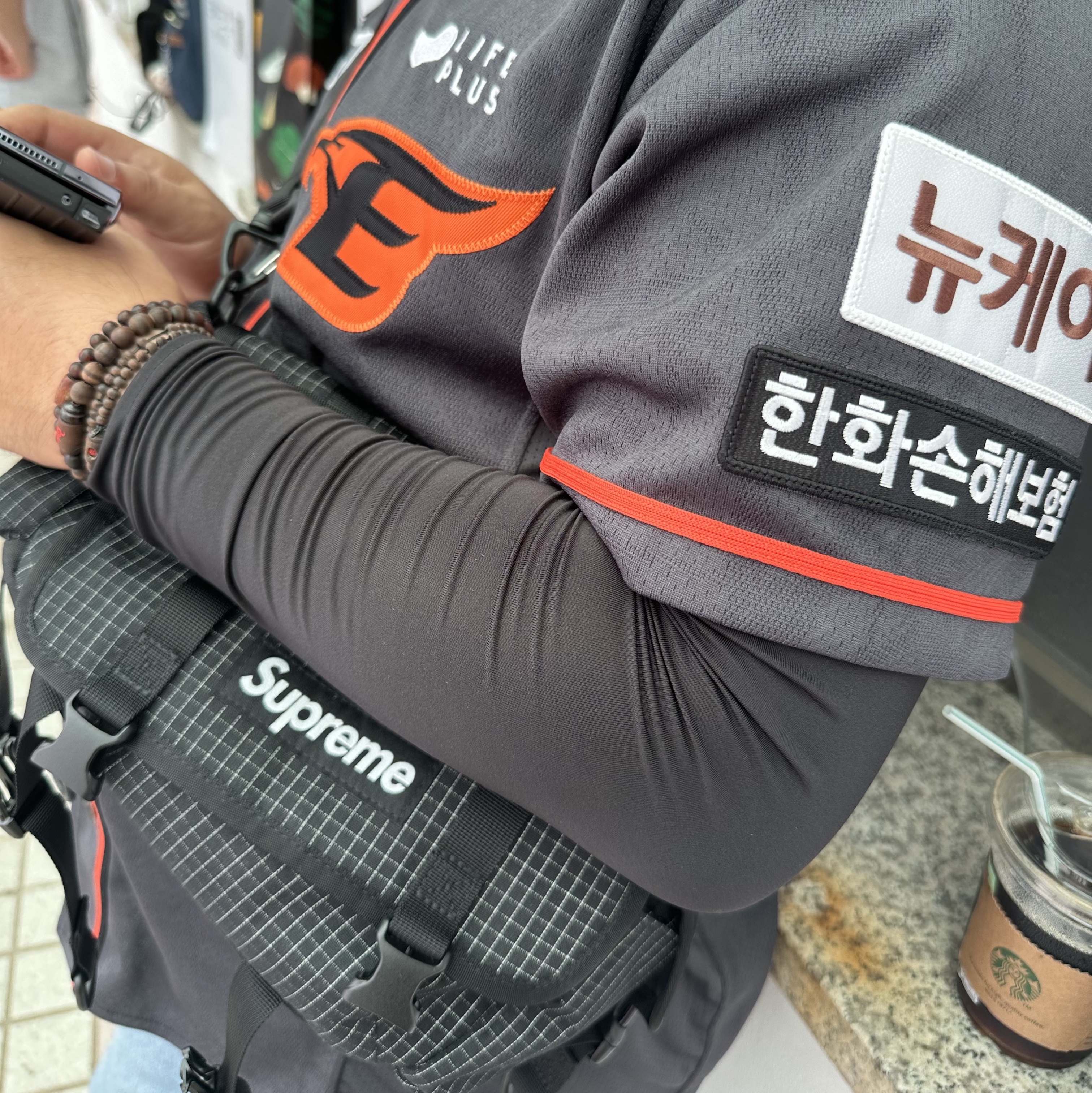 Supreme Mini Duffle Bag Black - 24SS 착용 스타일