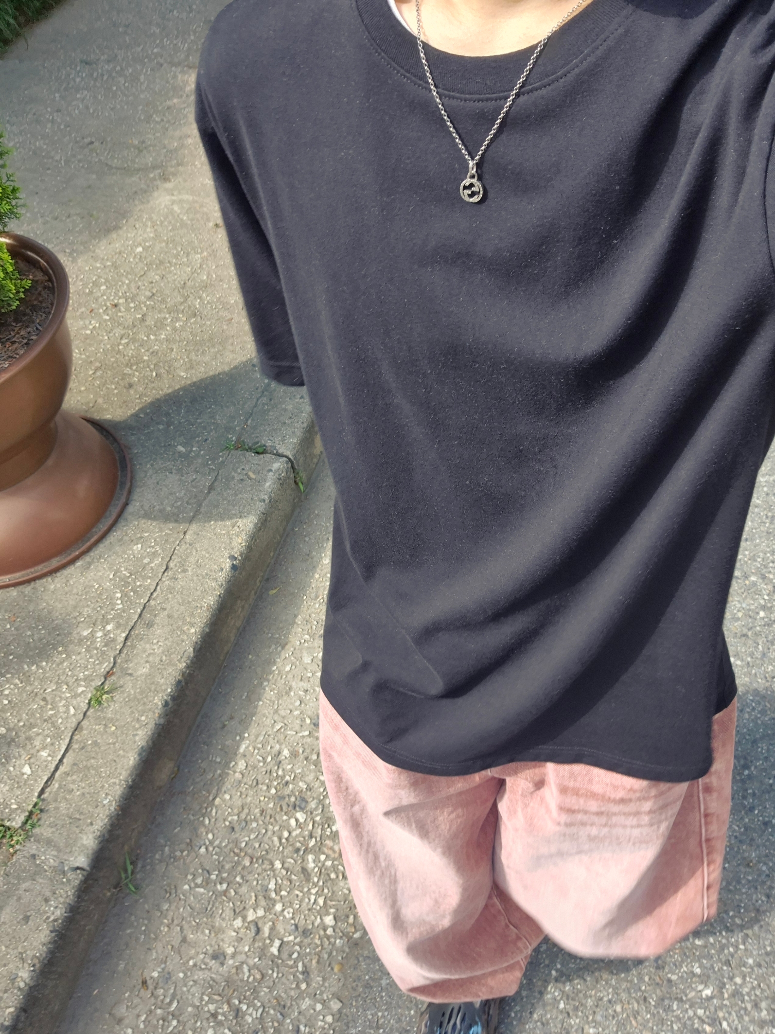 Adidas Yeezy Foam RNNR MX Cinder, Gucci Interlocking G Pendant Necklace Silver 착용 스타일