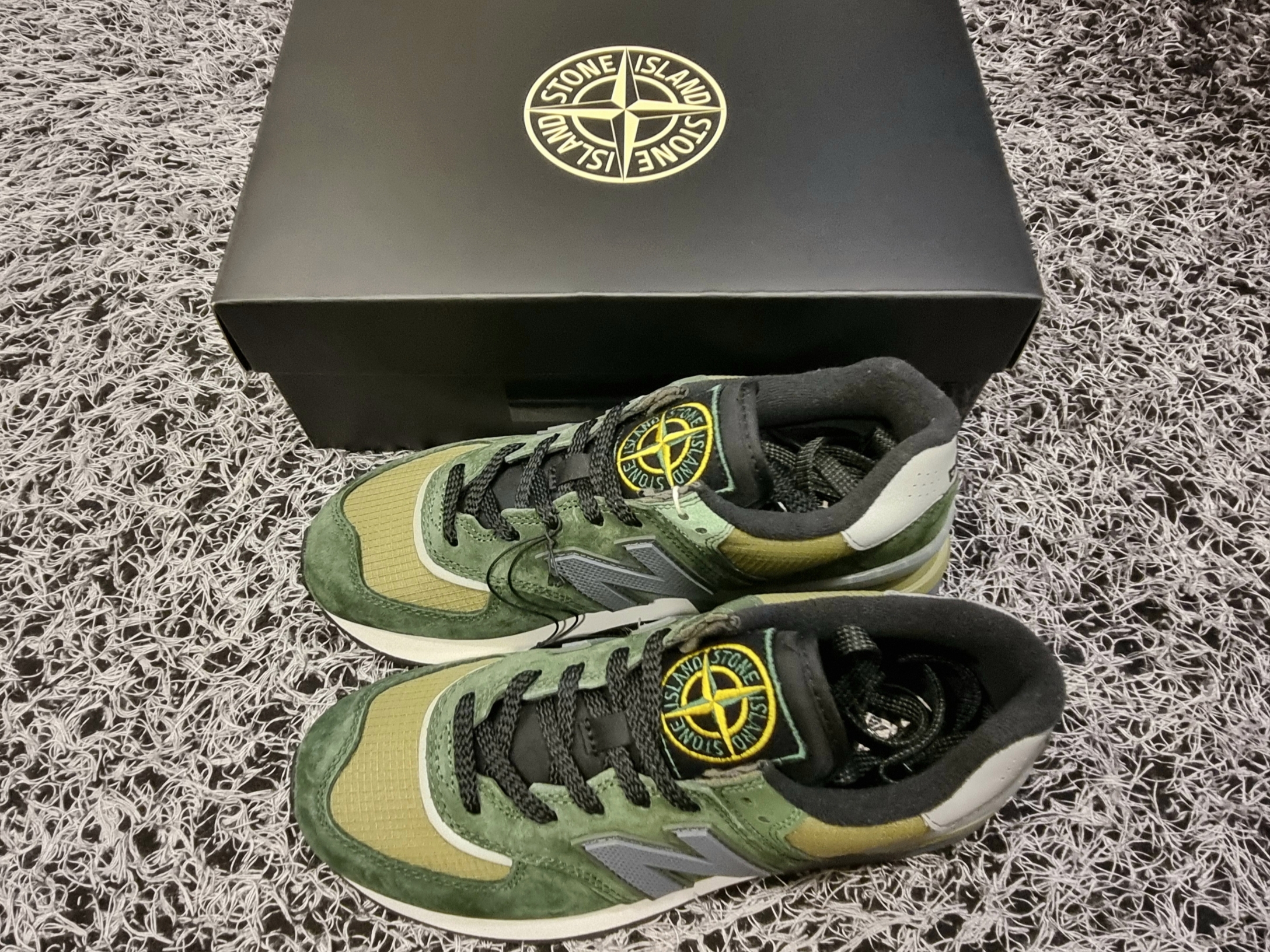 New Balance x Stone Island 574 Legacy Dark Green 착용 스타일 - 7