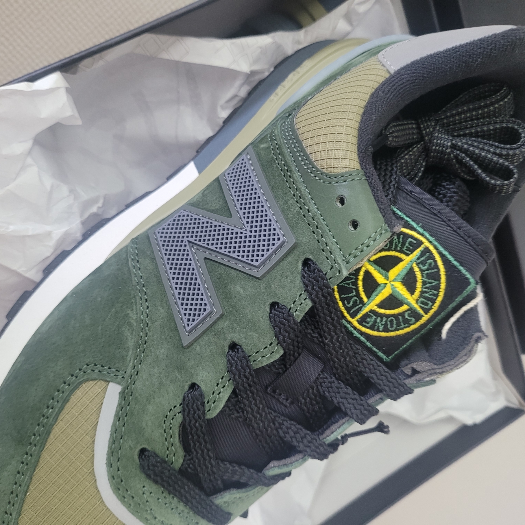 New Balance x Stone Island 574 Legacy Dark Green 착용 스타일