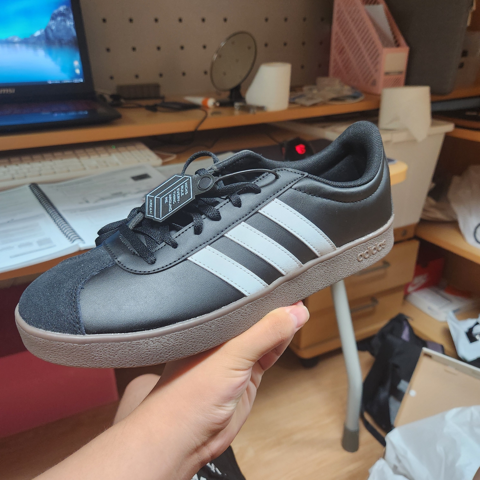 Adidas VL Court Base Core Black Cloud White 착용 스타일