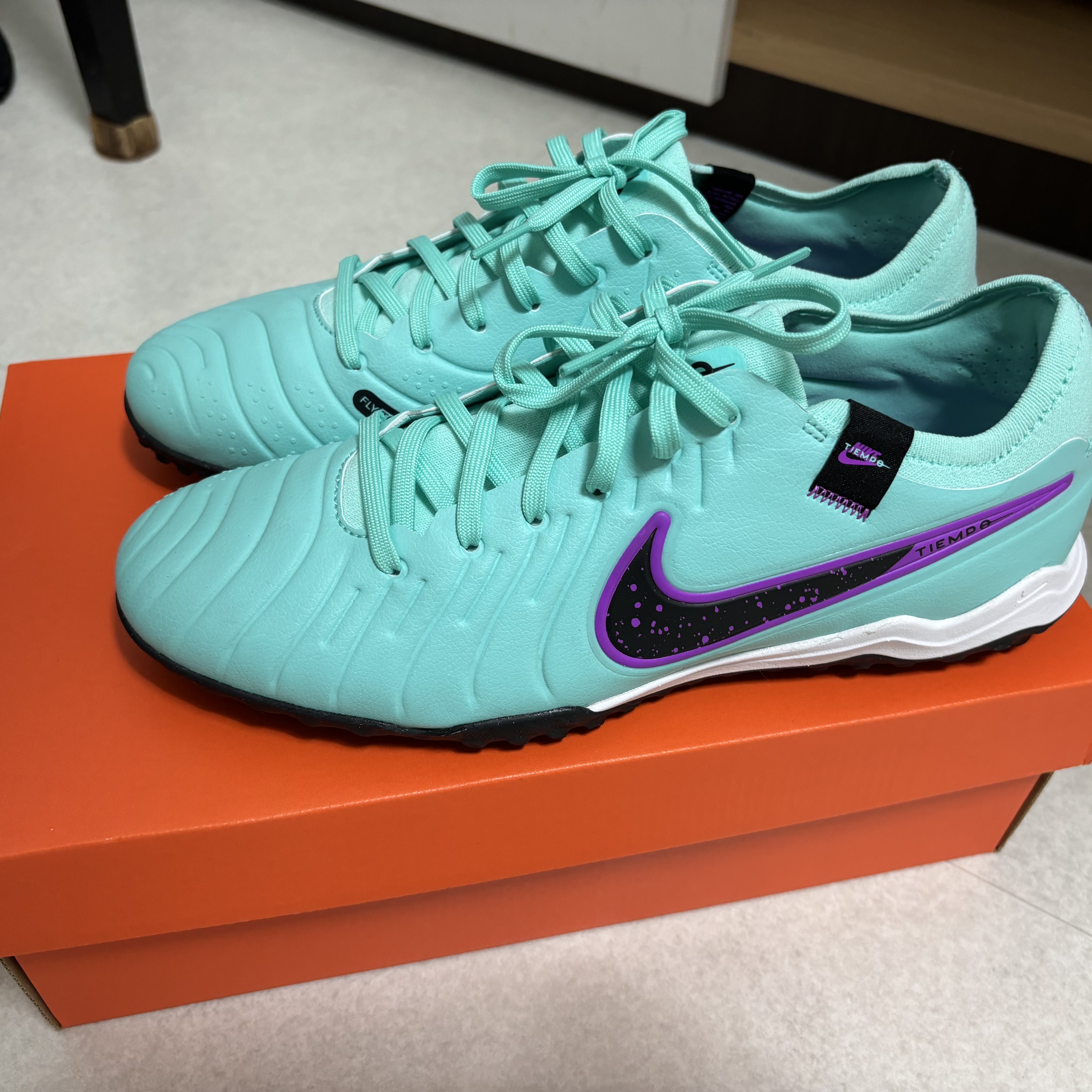 Nike Tiempo Legend 10 Pro TF Hyper Turquoise 착용 스타일