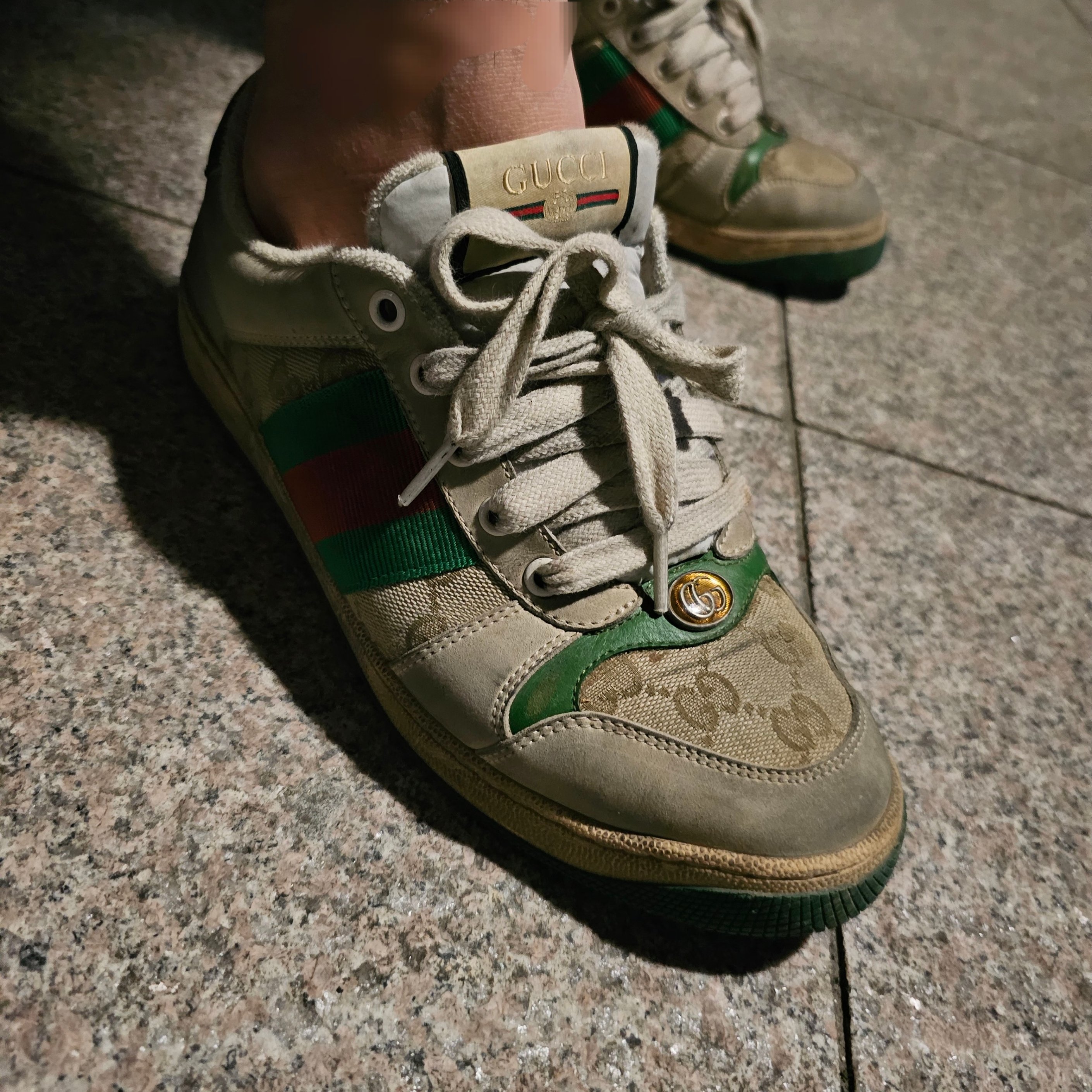 Gucci Screener GG Canvas Distressed Sneakers 착용 스타일
