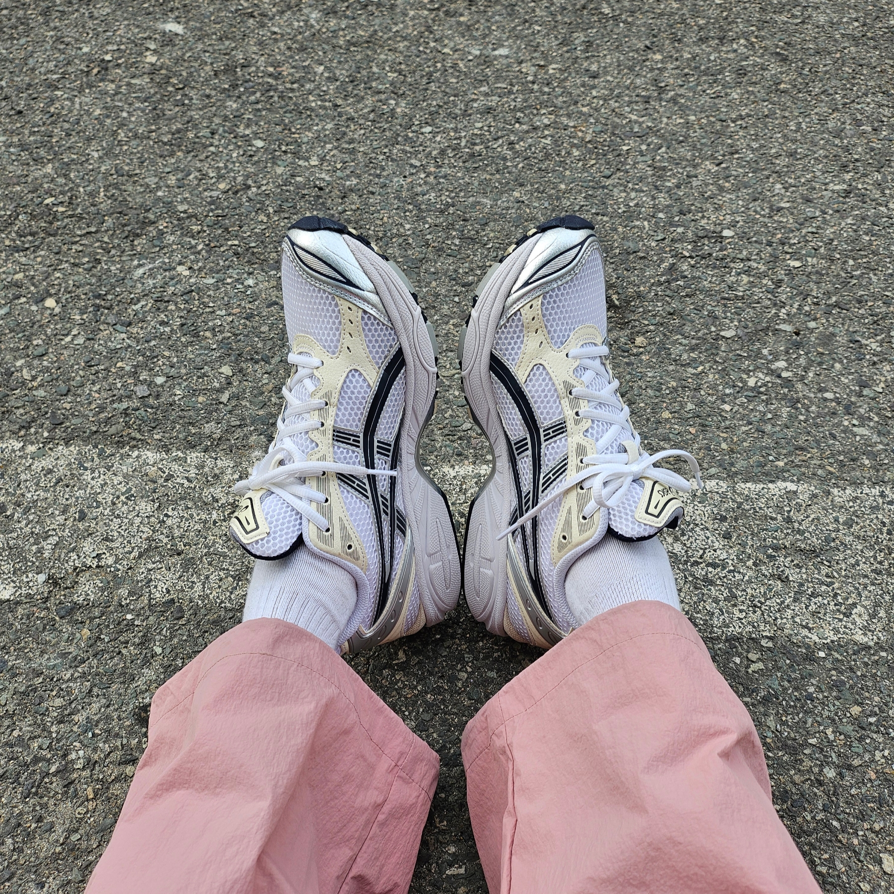 (W) Asics Gel-Kayano 14 White Midnight 착용 스타일 - 1