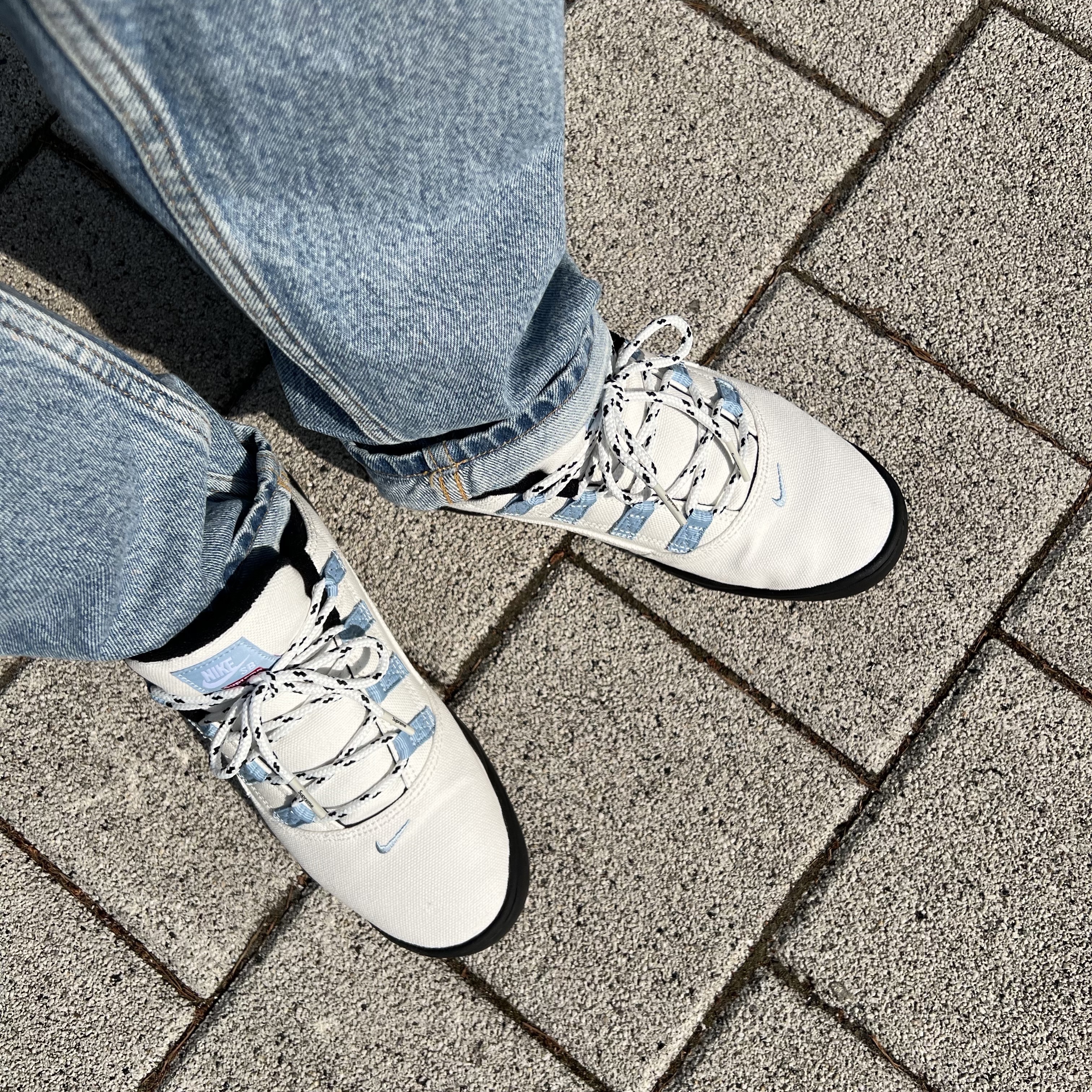 Nike x Supreme SB Darwin Low White 착용 스타일