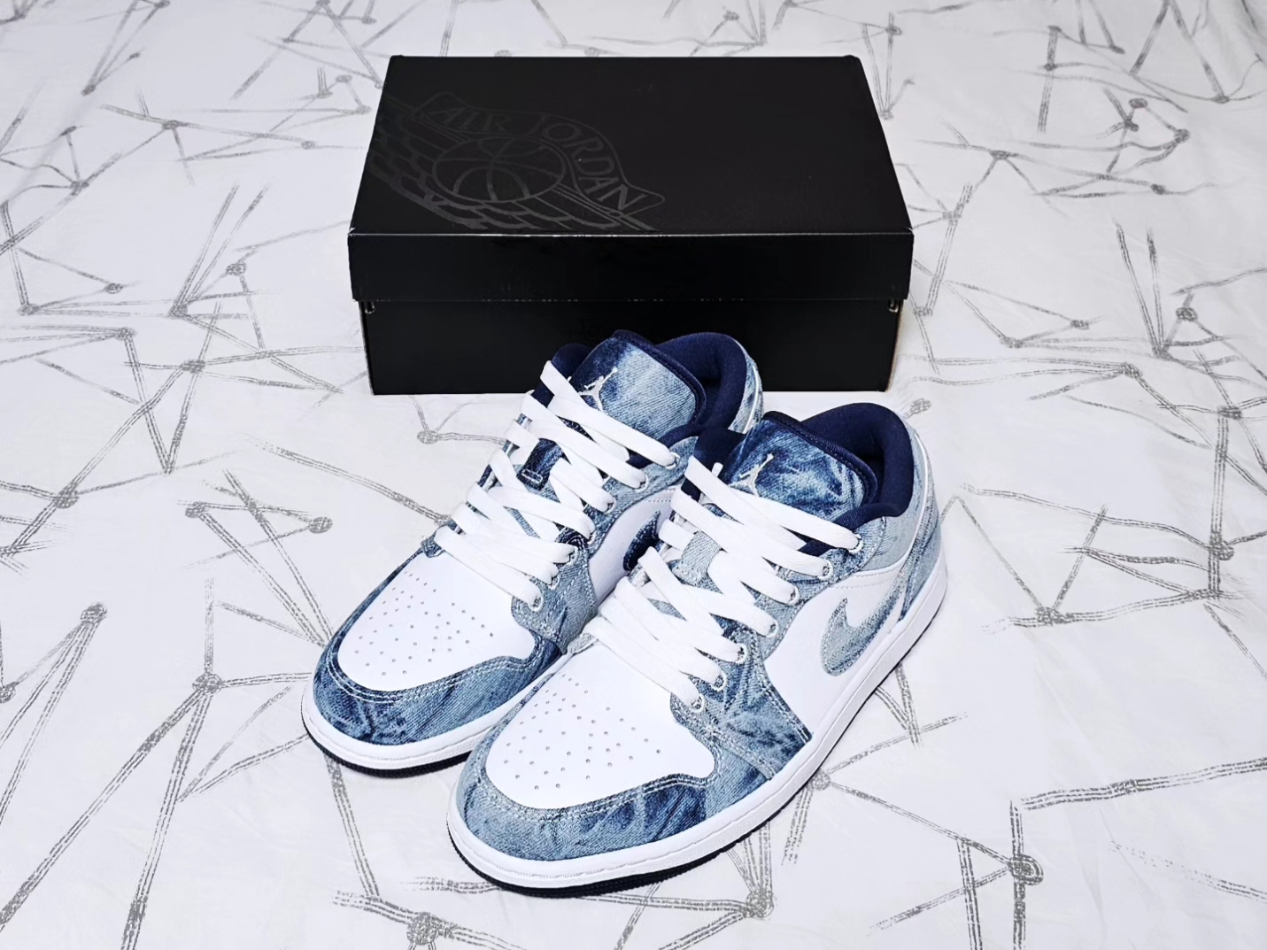 Jordan 1 Low SE Washed Denim 착용 스타일 - 1
