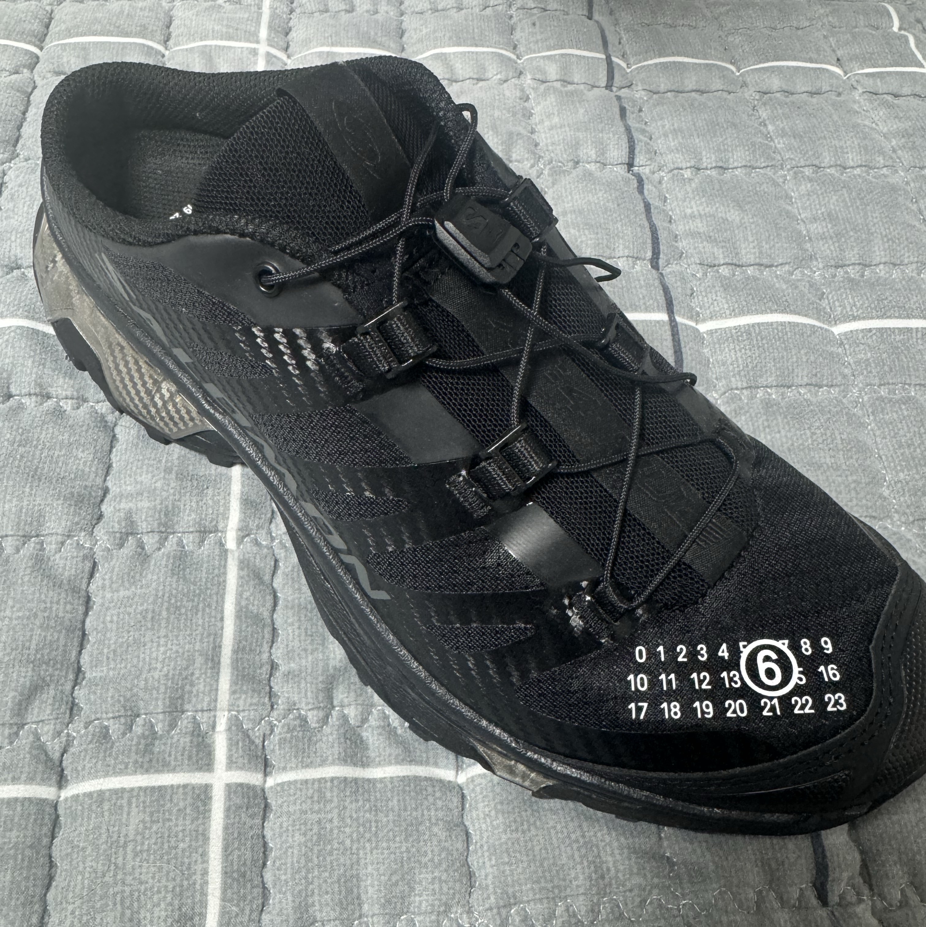 Salomon x MM6 Maison Margiela XT-4 Mule Black 착용 스타일