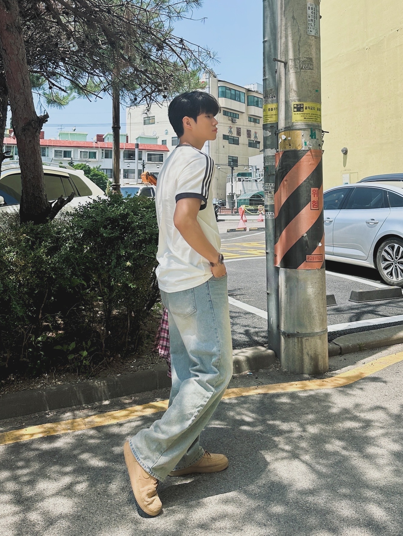 Adidas German Adicolor Classic 3-Stripes T-Shirt Off White - KR Sizing, Nike Air Force 1 '07 WB Flax 착용 스타일 - 3