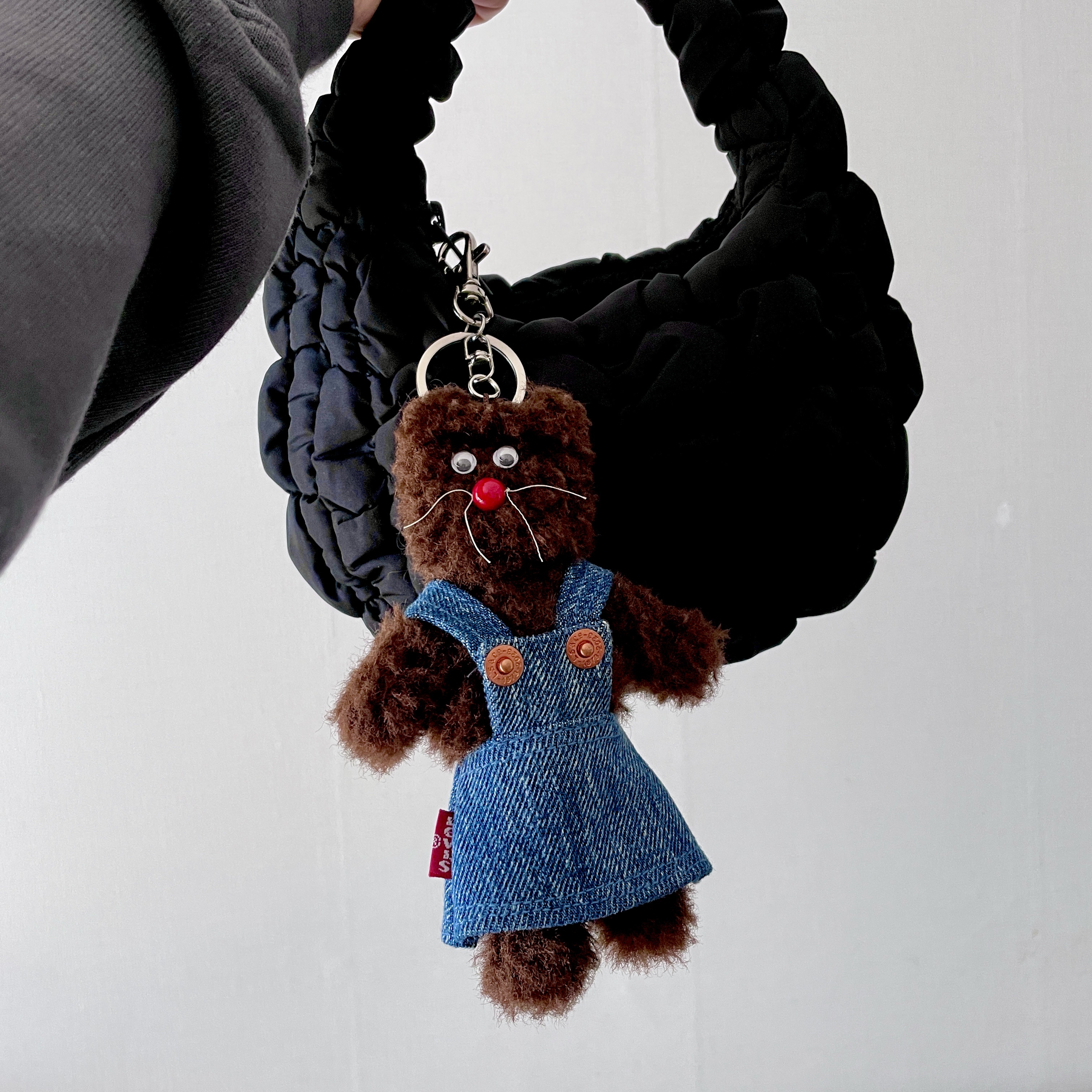 COS Quilted Micro Bag Black, Monamhee Bred Keyring with Pink Pants Brown 착용 스타일