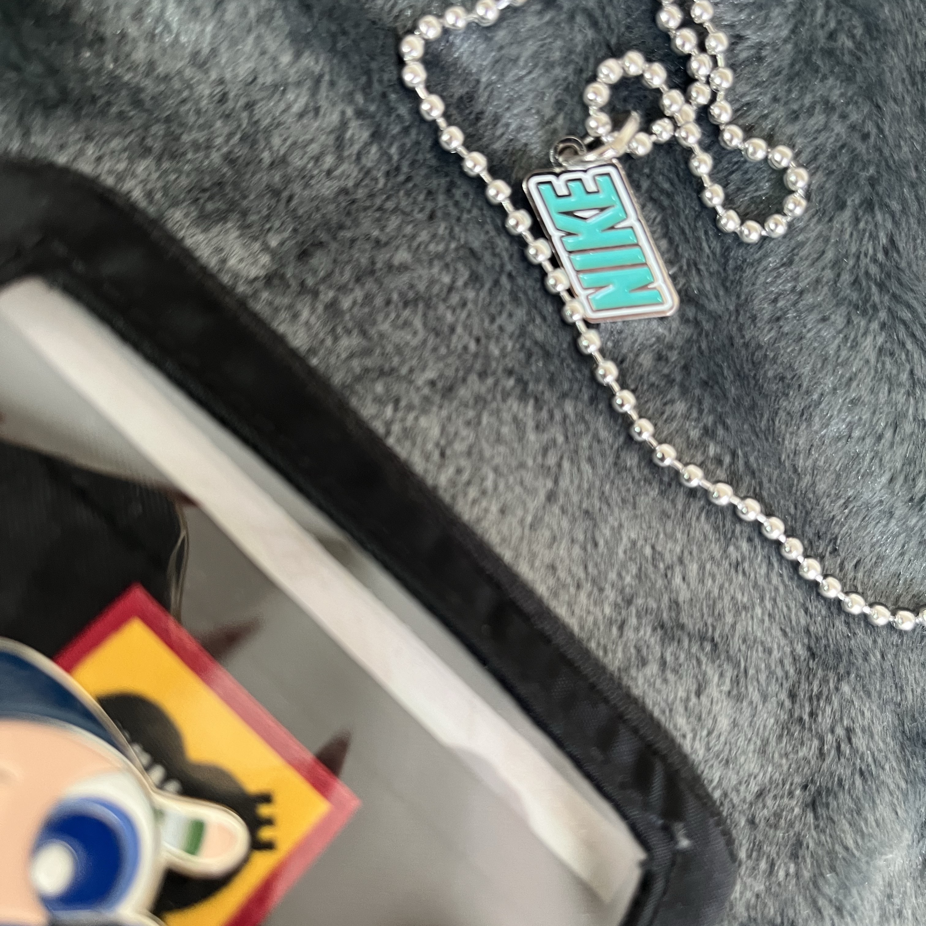 Nike x Newjeans Nike Gangnam Opening Anniversary Keyring Multicolor, NewJeans x The Power Puff Girls Metal Keyring Minji 착용 스타일