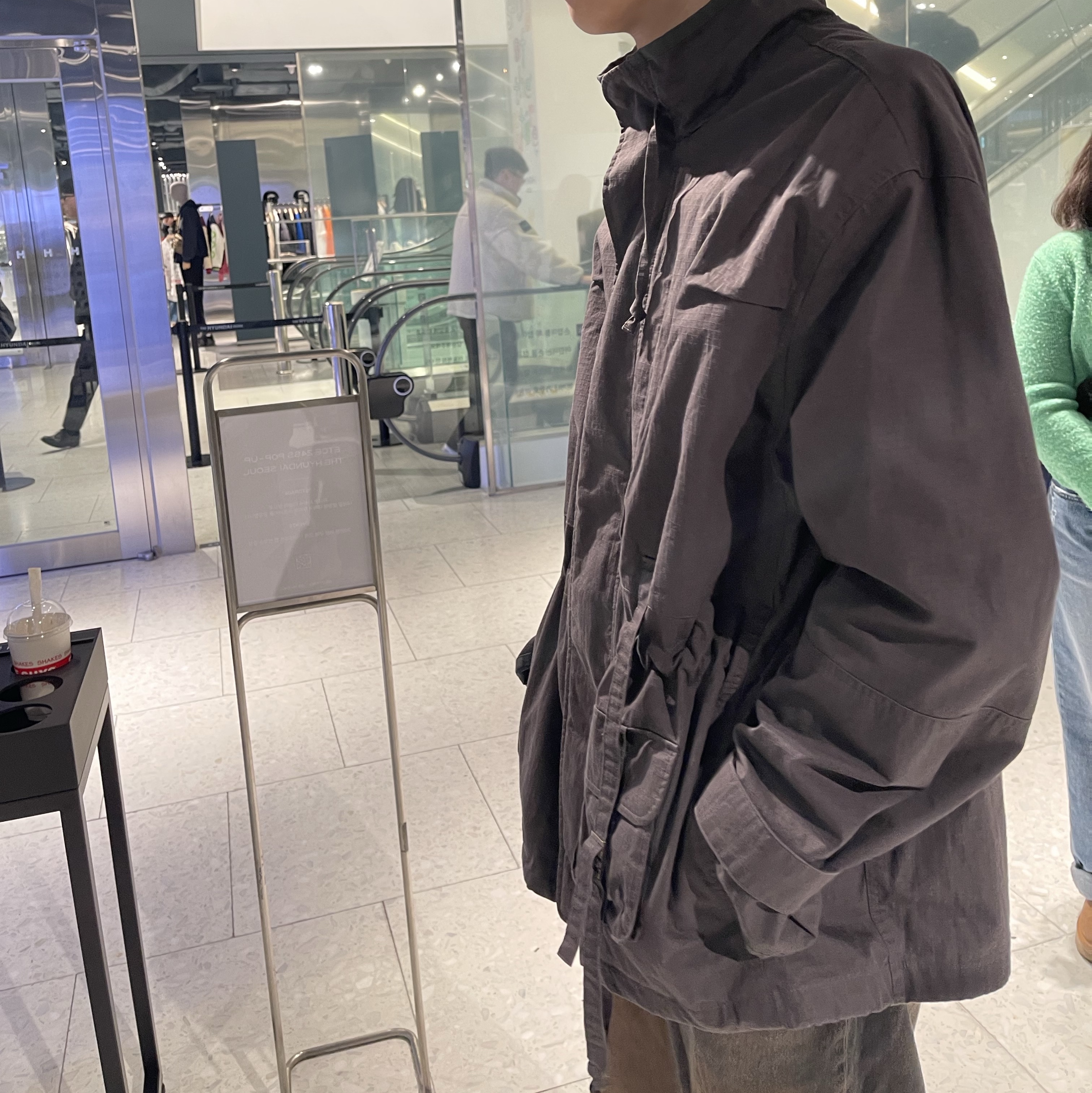 [더블적립] ETCE Strap Field Jacket Charcoal 착용 스타일