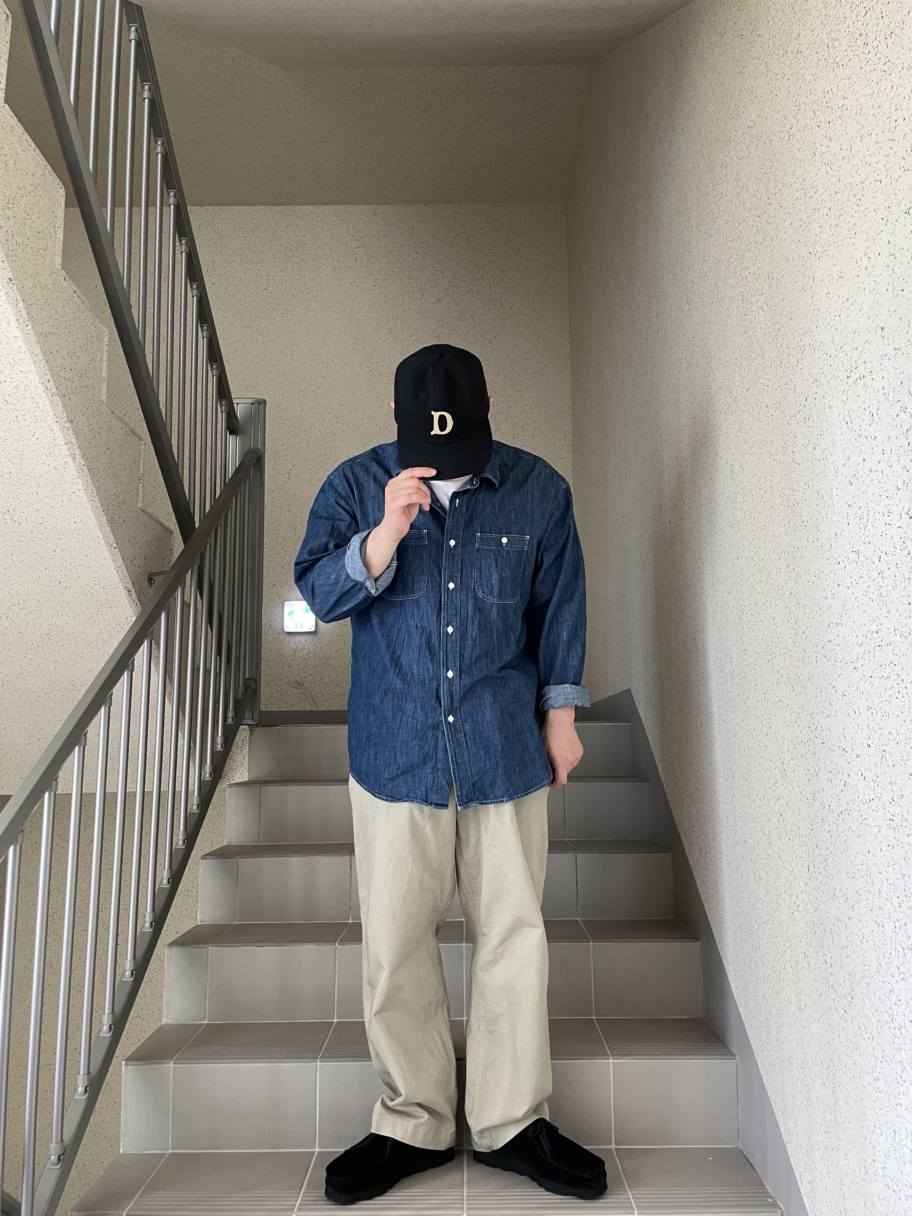 Clarks Wallabee Gore-Tex Black Suede 착용 스타일 - 3