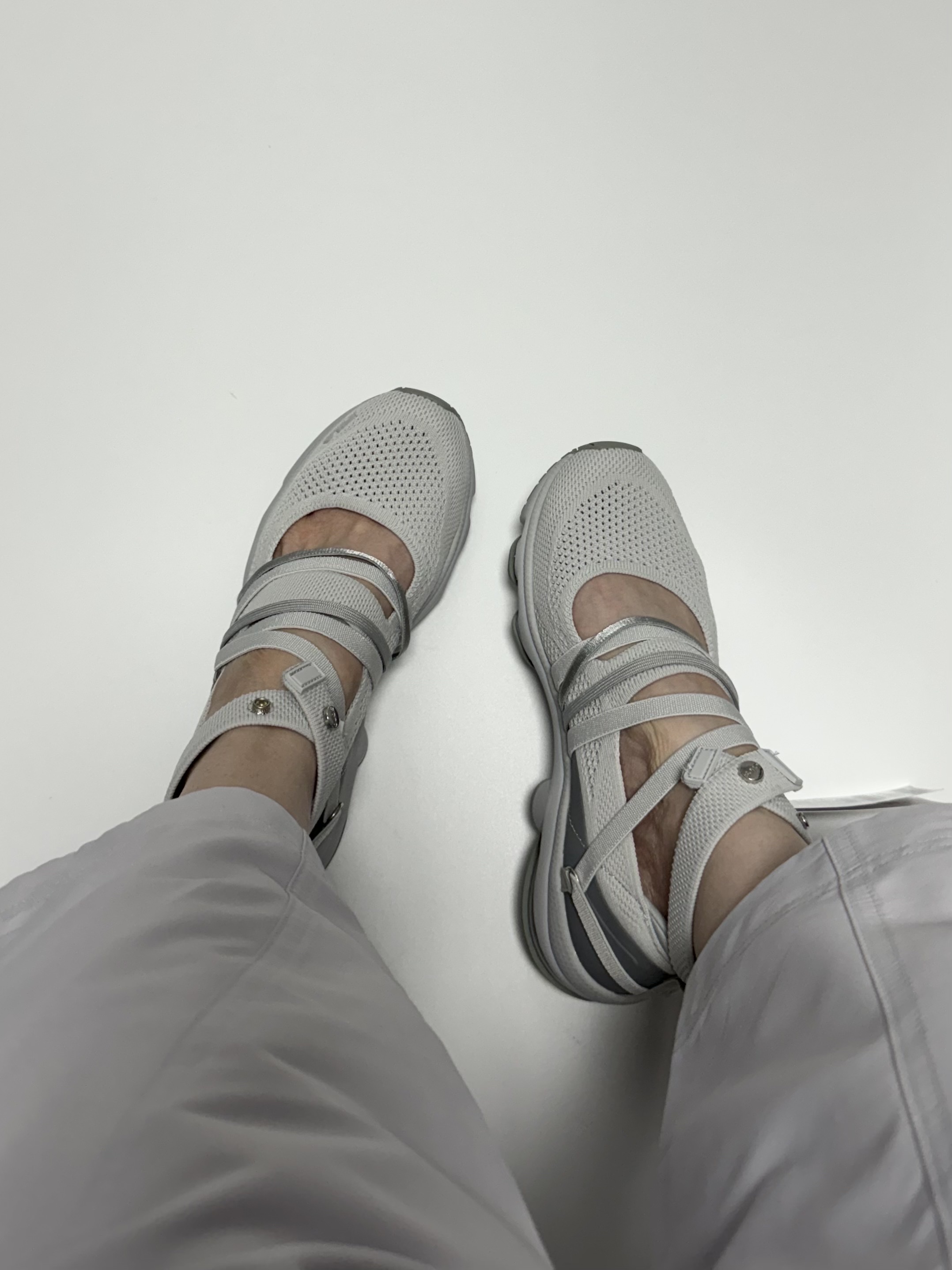Fila x Ojos RGB Pier 3.0 MJ Grey, Fila x Ojos Echappe VC Grey 착용 스타일 - 3