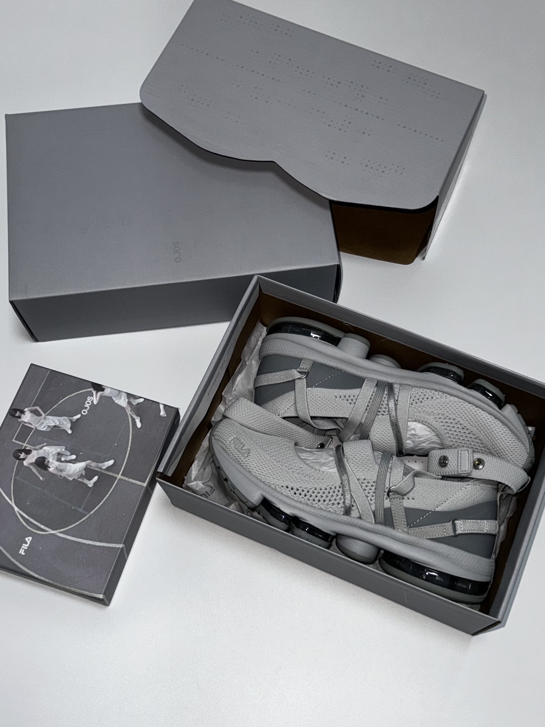 Fila x Ojos RGB Pier 3.0 MJ Grey, Fila x Ojos Echappe VC Grey 착용 스타일 - 5