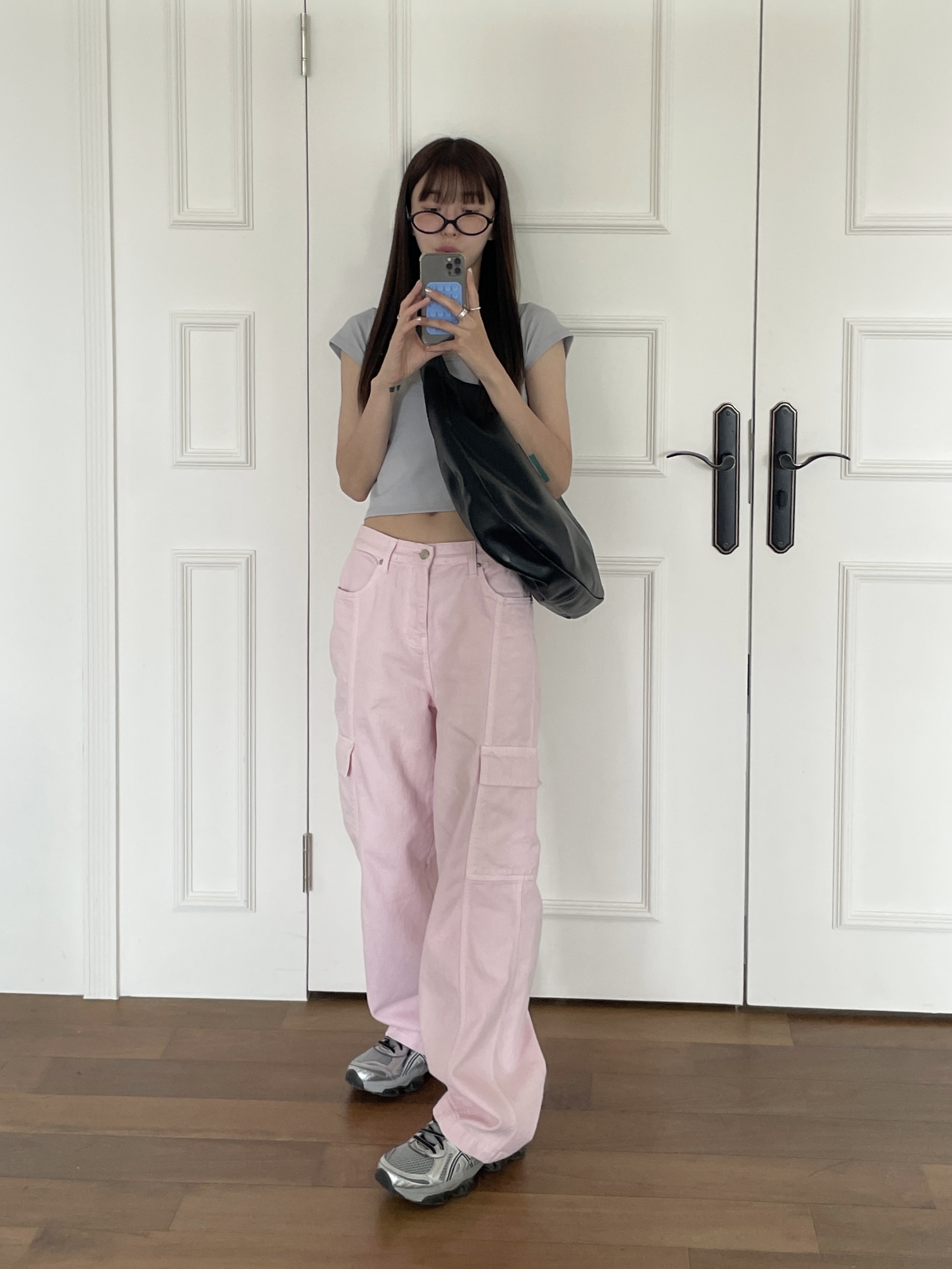 Miu Miu Leather Large Hobo Bag Black, Asics Gel-Quantum Kinetic Mid Grey Pure Silver 착용 스타일 - 5